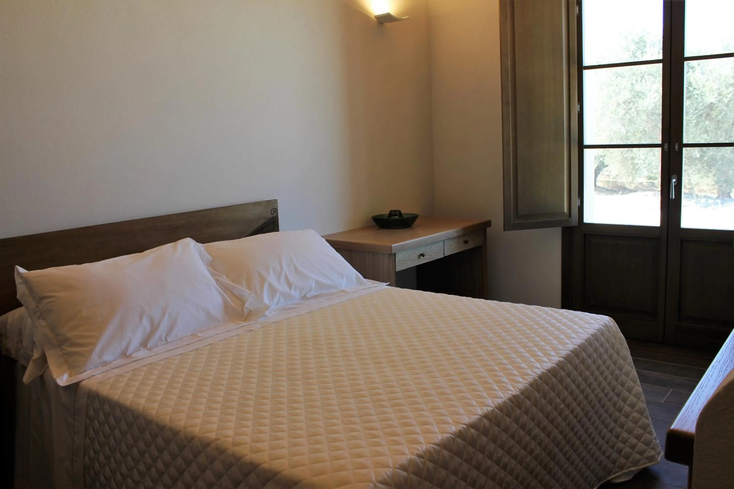 Property building, Bed in Serra Niedda Resort & Agriturismo