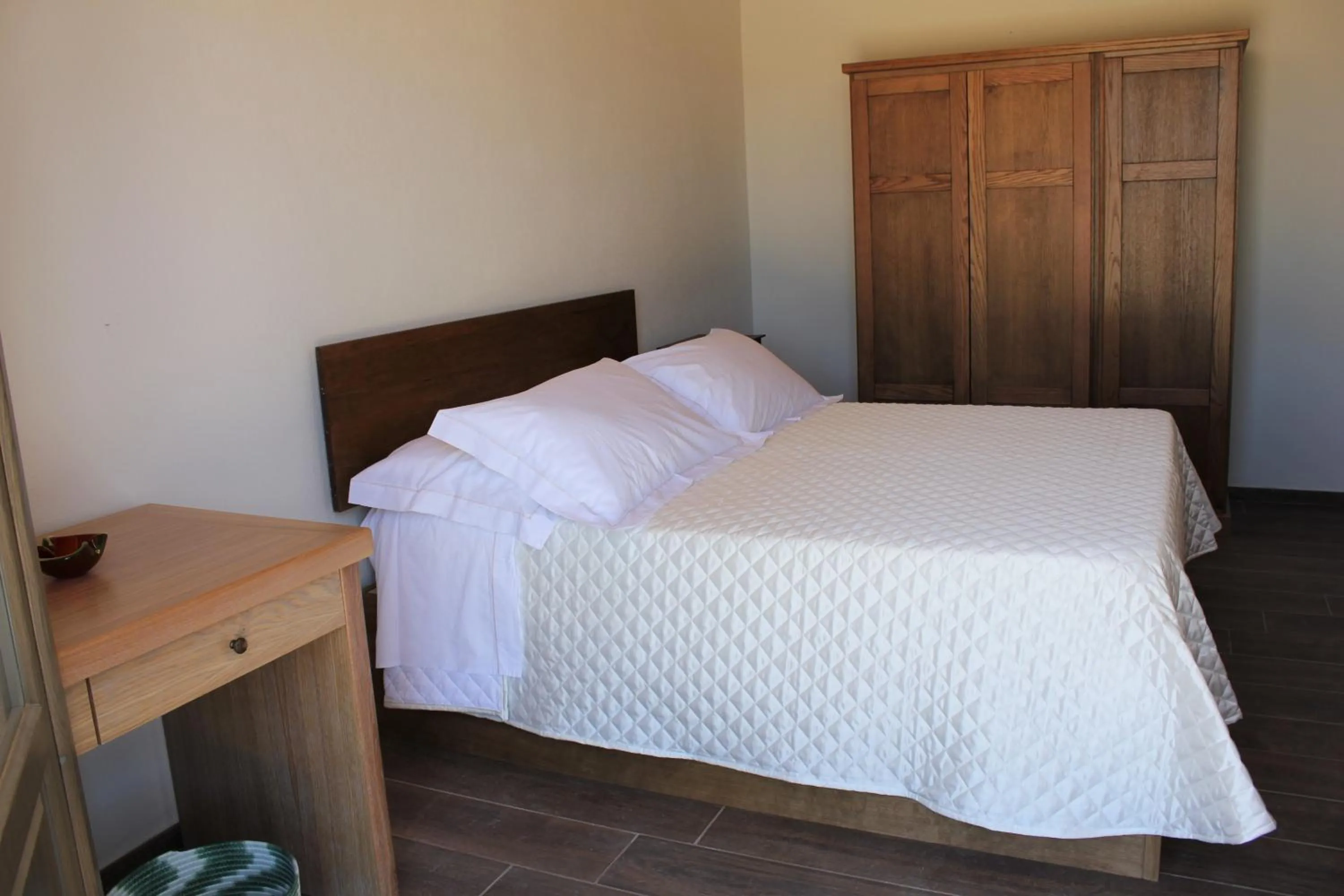 Property building, Bed in Serra Niedda Resort & Agriturismo