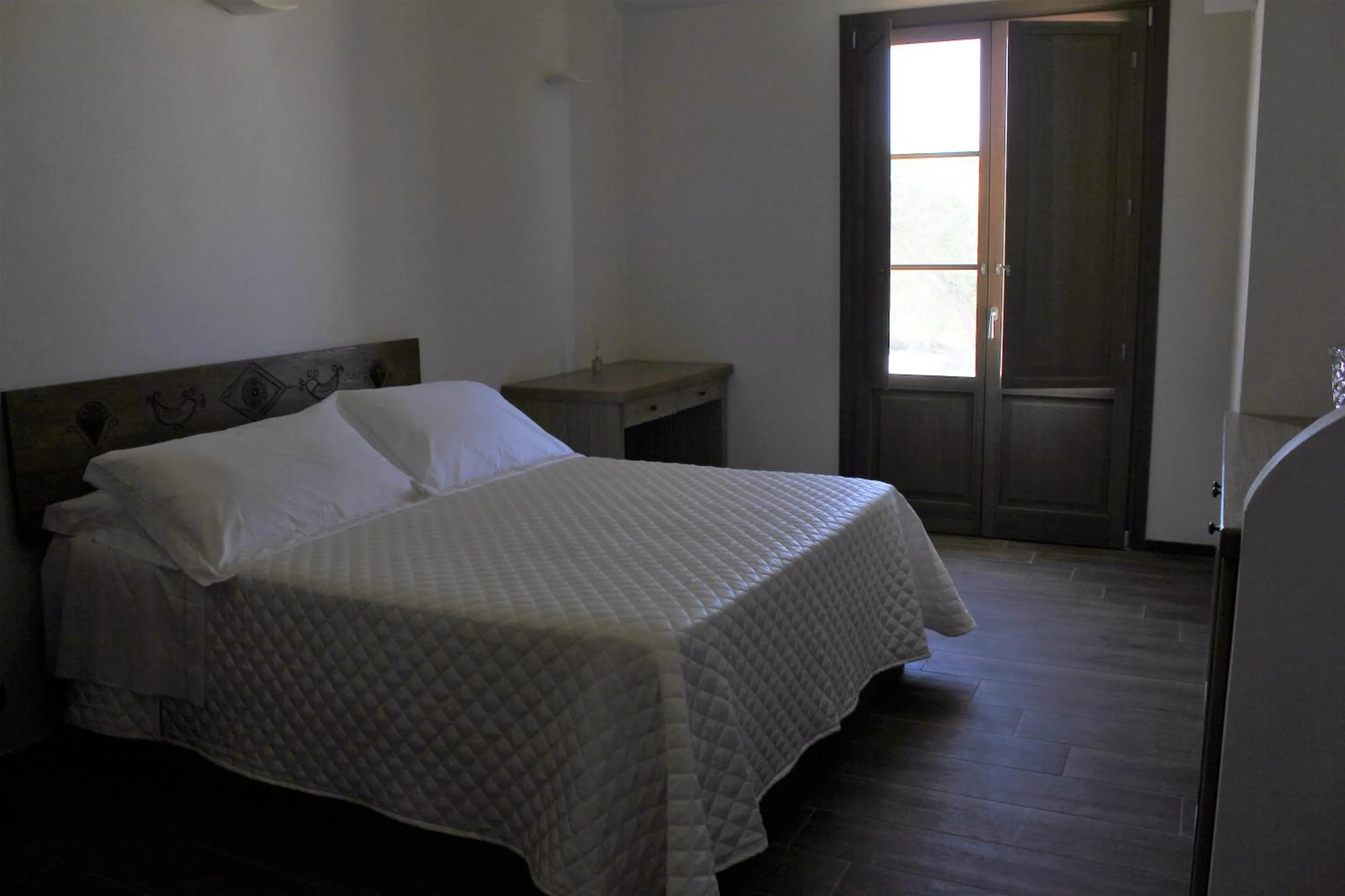 Property building, Bed in Serra Niedda Resort & Agriturismo
