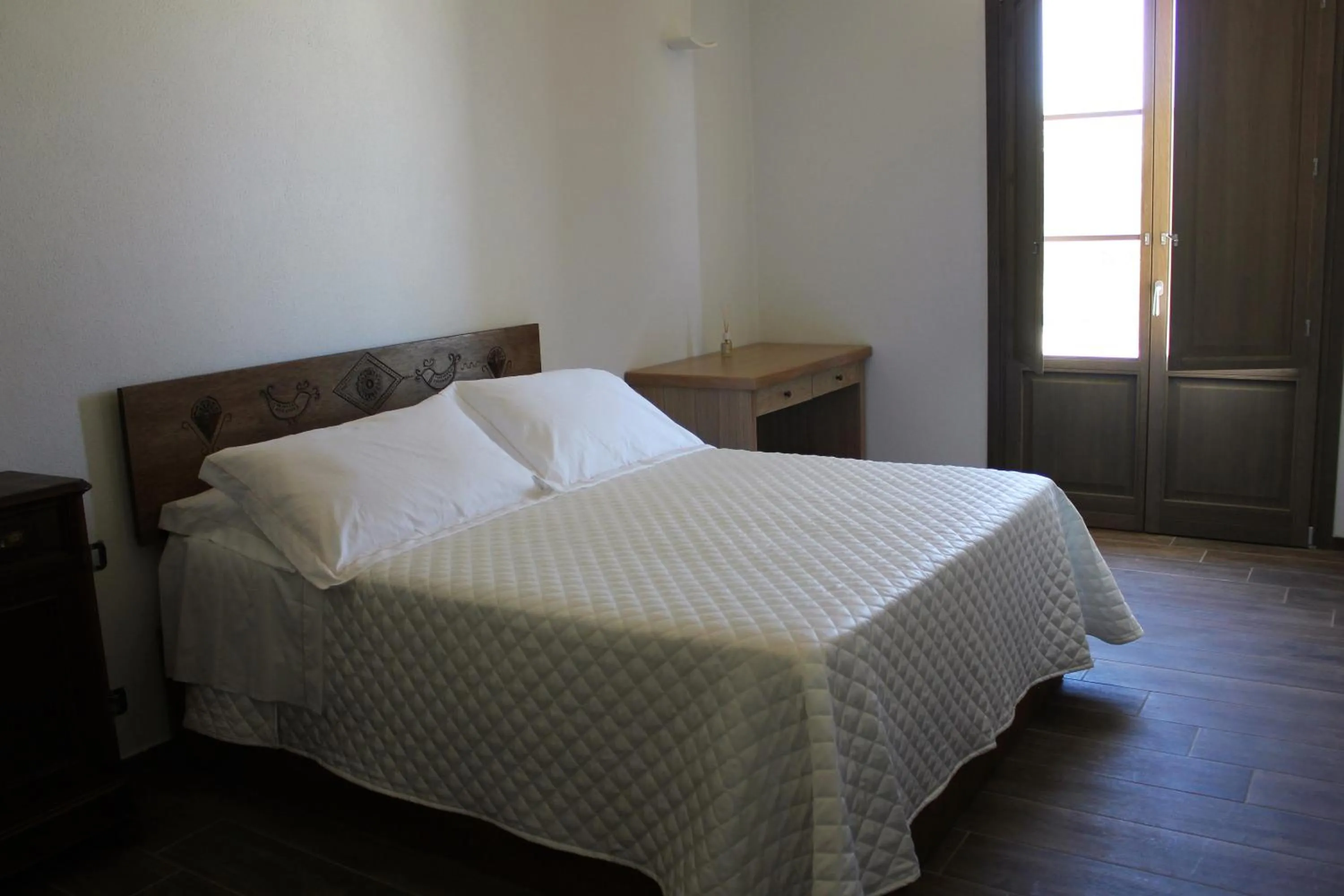 Property building, Bed in Serra Niedda Resort & Agriturismo