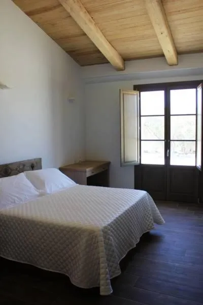 Photo of the whole room, Bed in Serra Niedda Resort & Agriturismo