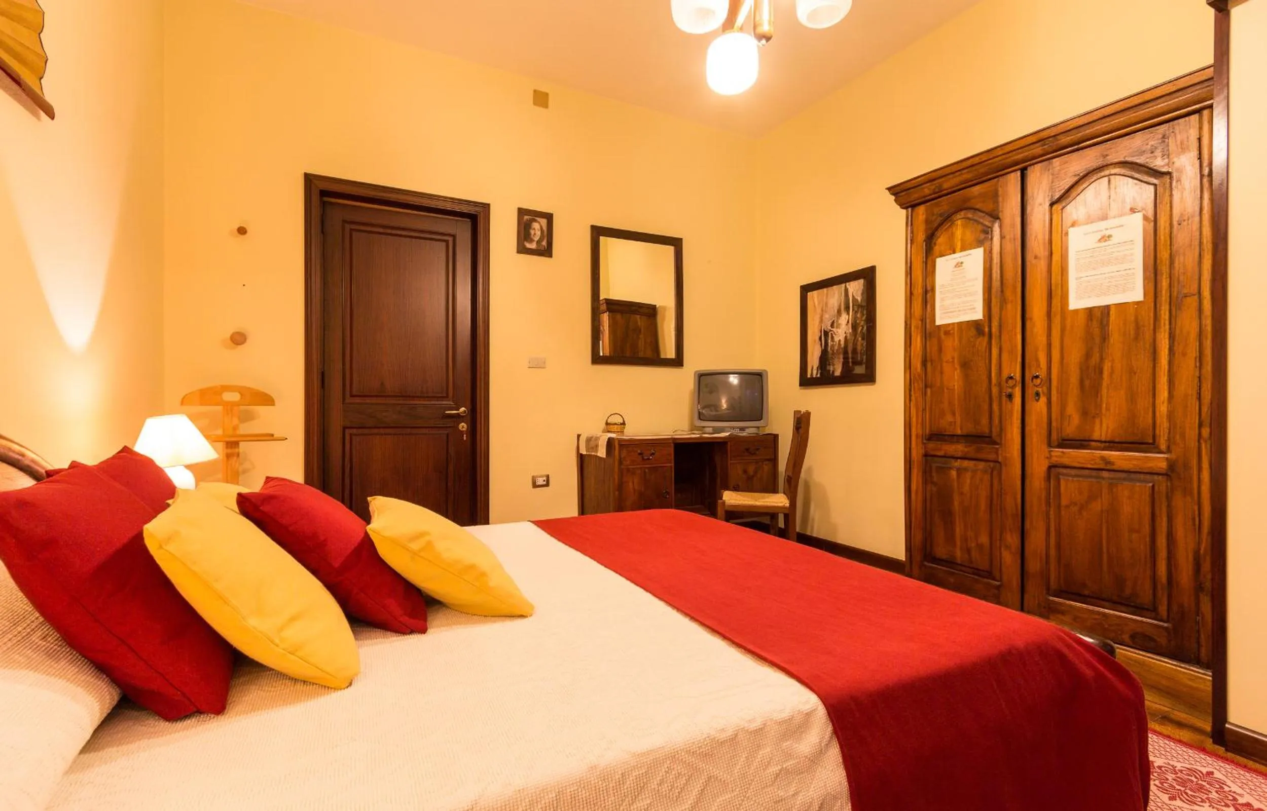 Photo of the whole room, Bed in Su Connotu