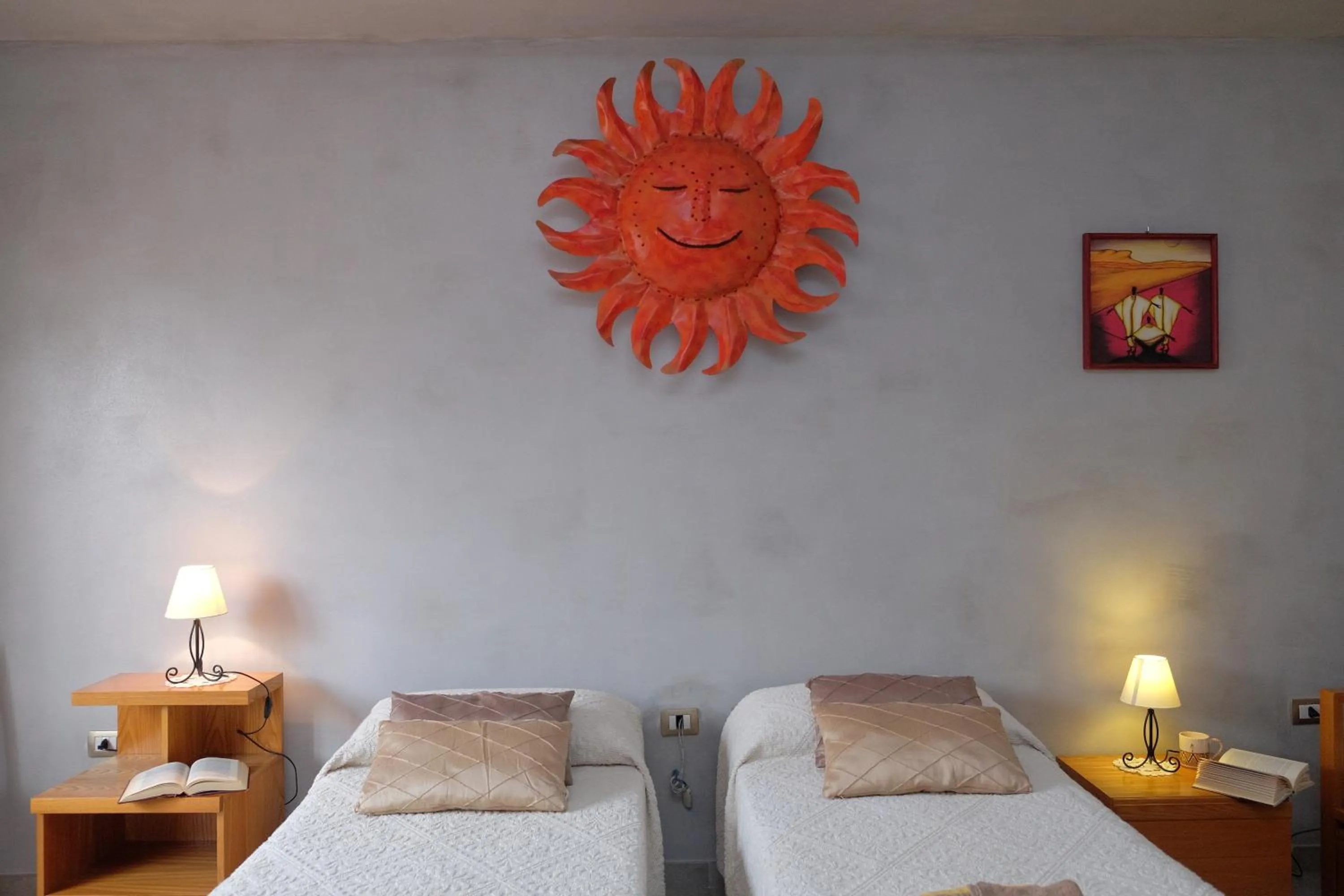 Photo of the whole room, Bed in Su Connotu