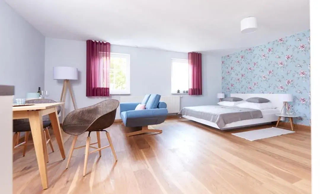 Deluxe Room - single occupancy in Bei Meyers Schlafen & Feiern Deluxe Room - single occupancy in Bei Meyers Schlafen & Feiern