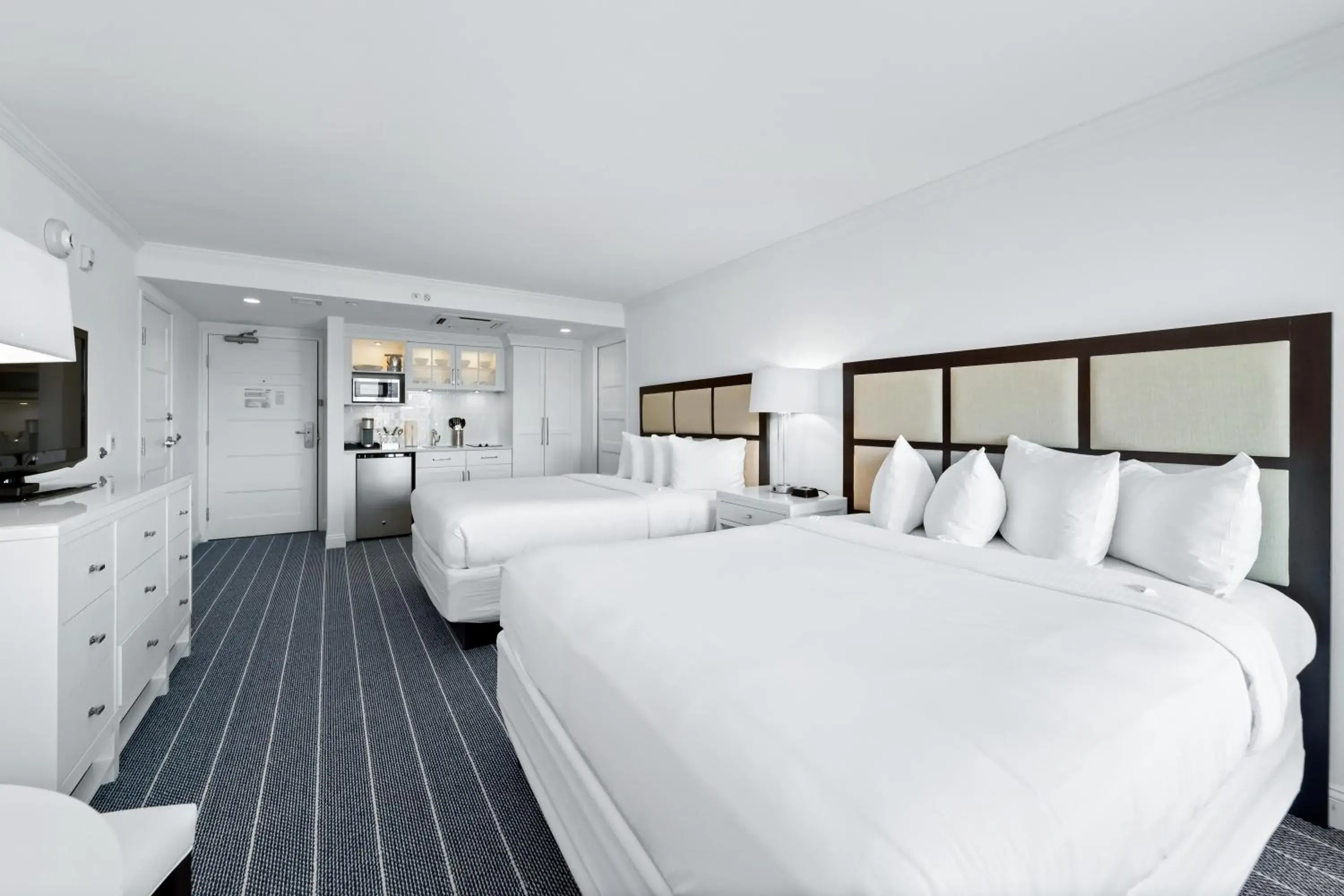 View (from property/room), Bed in ICONA Avalon View (from property/room), Bed in ICONA Avalon
