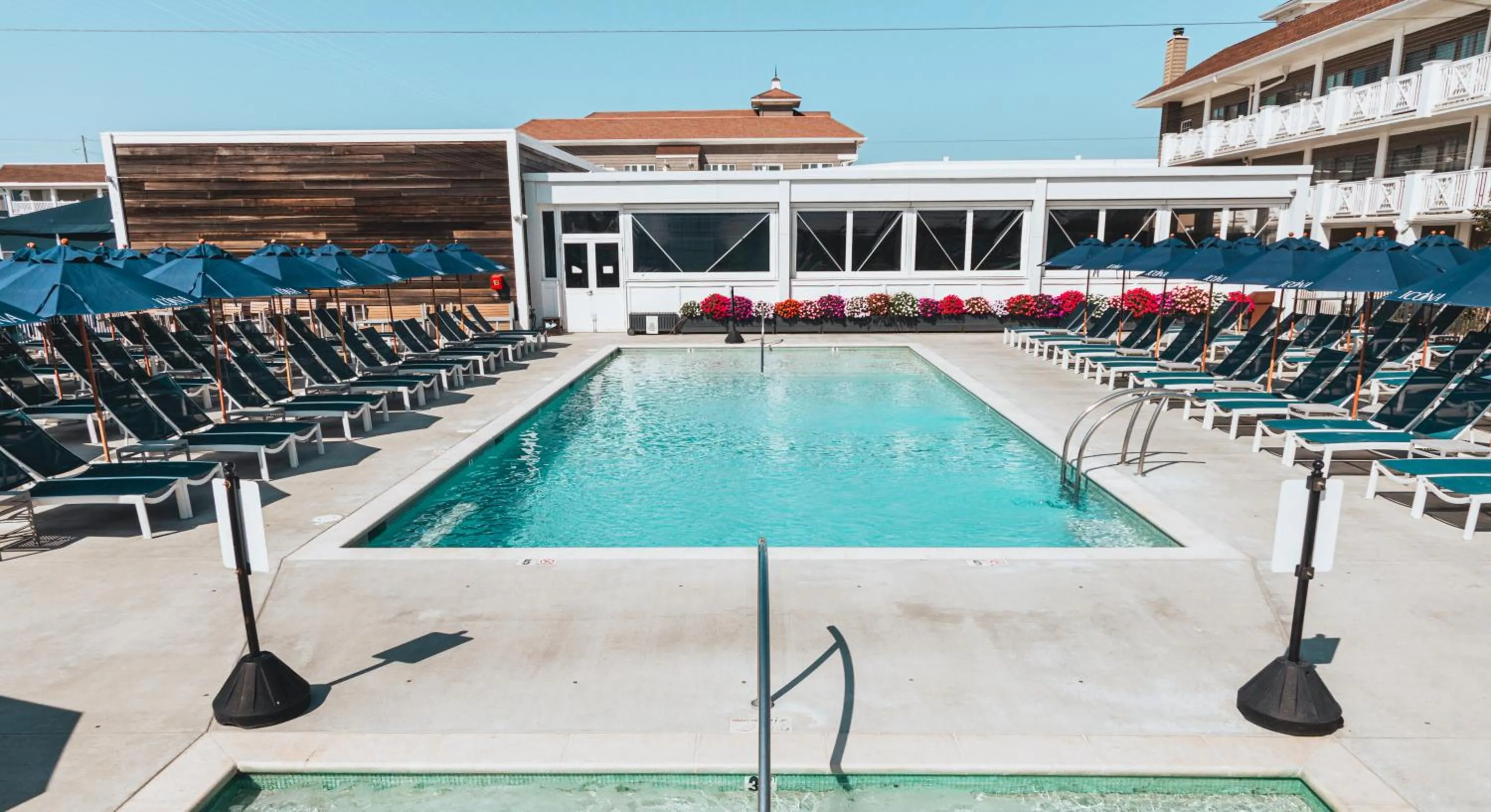 Swimming pool in ICONA Avalon