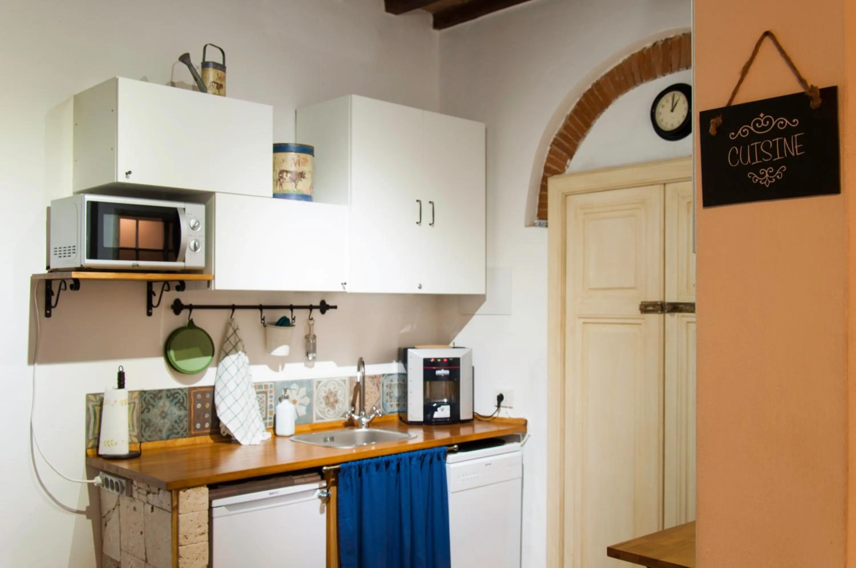 Communal kitchen in Bed & Tower