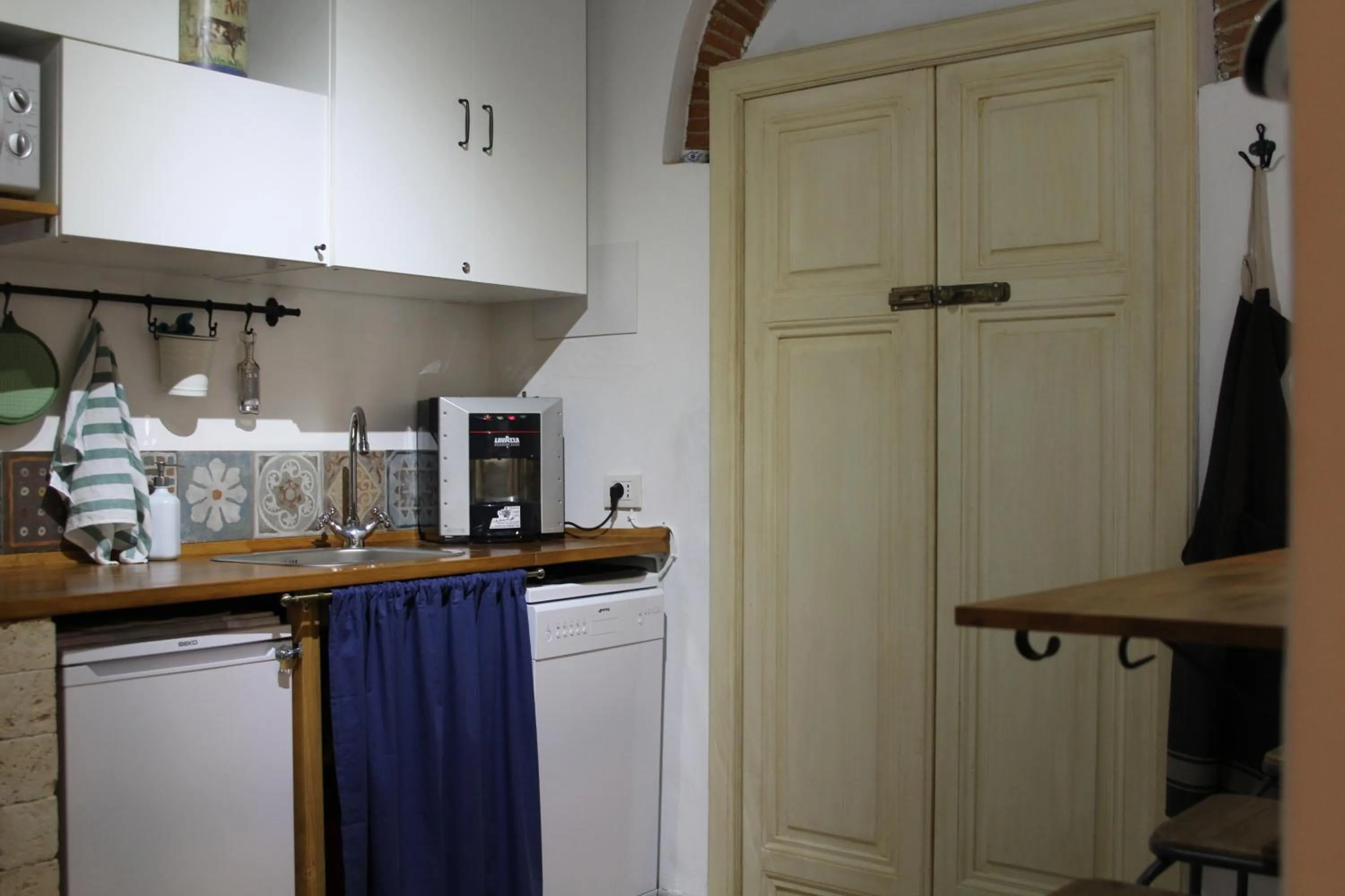 Communal kitchen in Bed & Tower