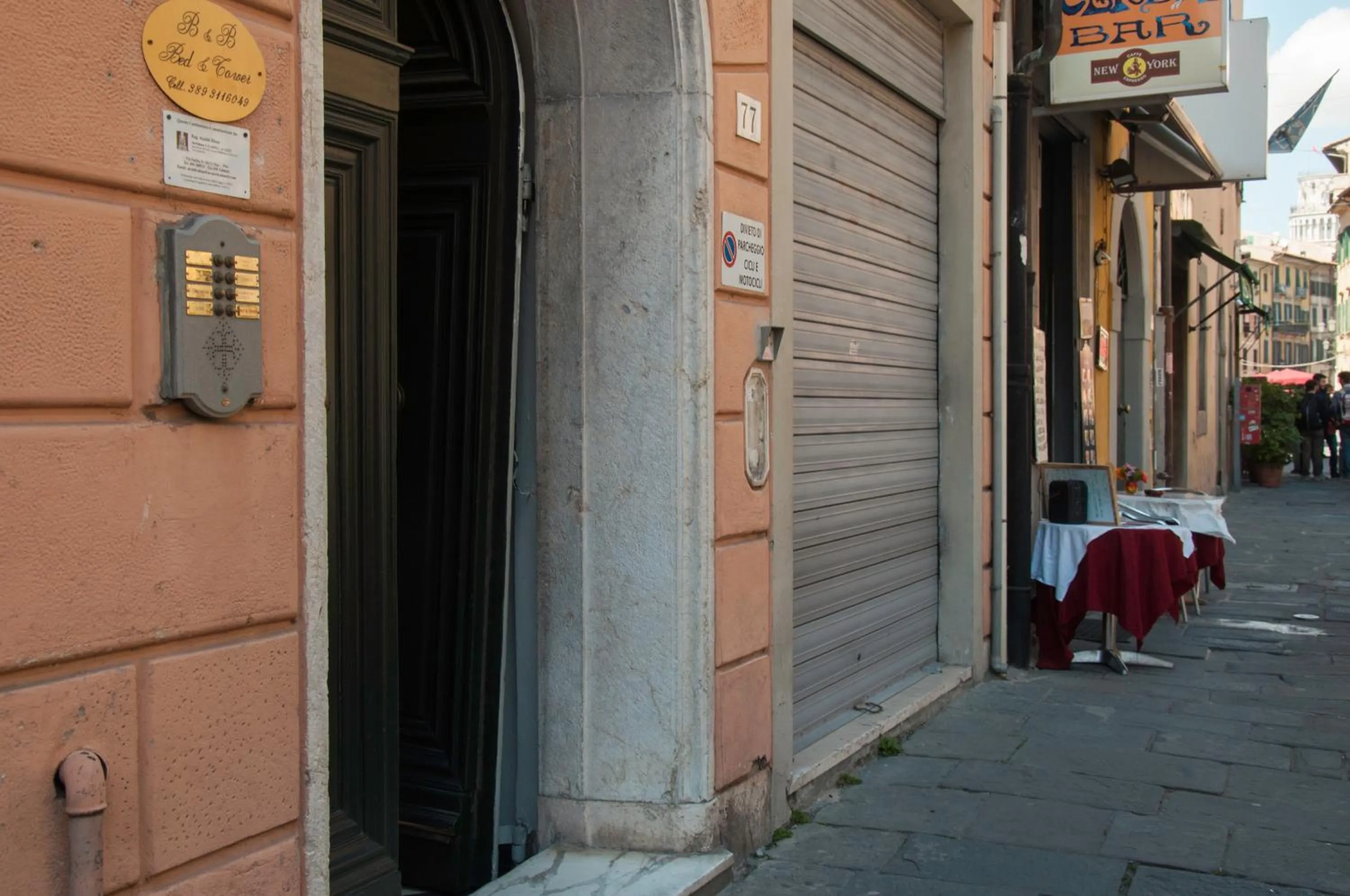 Facade/entrance in Bed & Tower