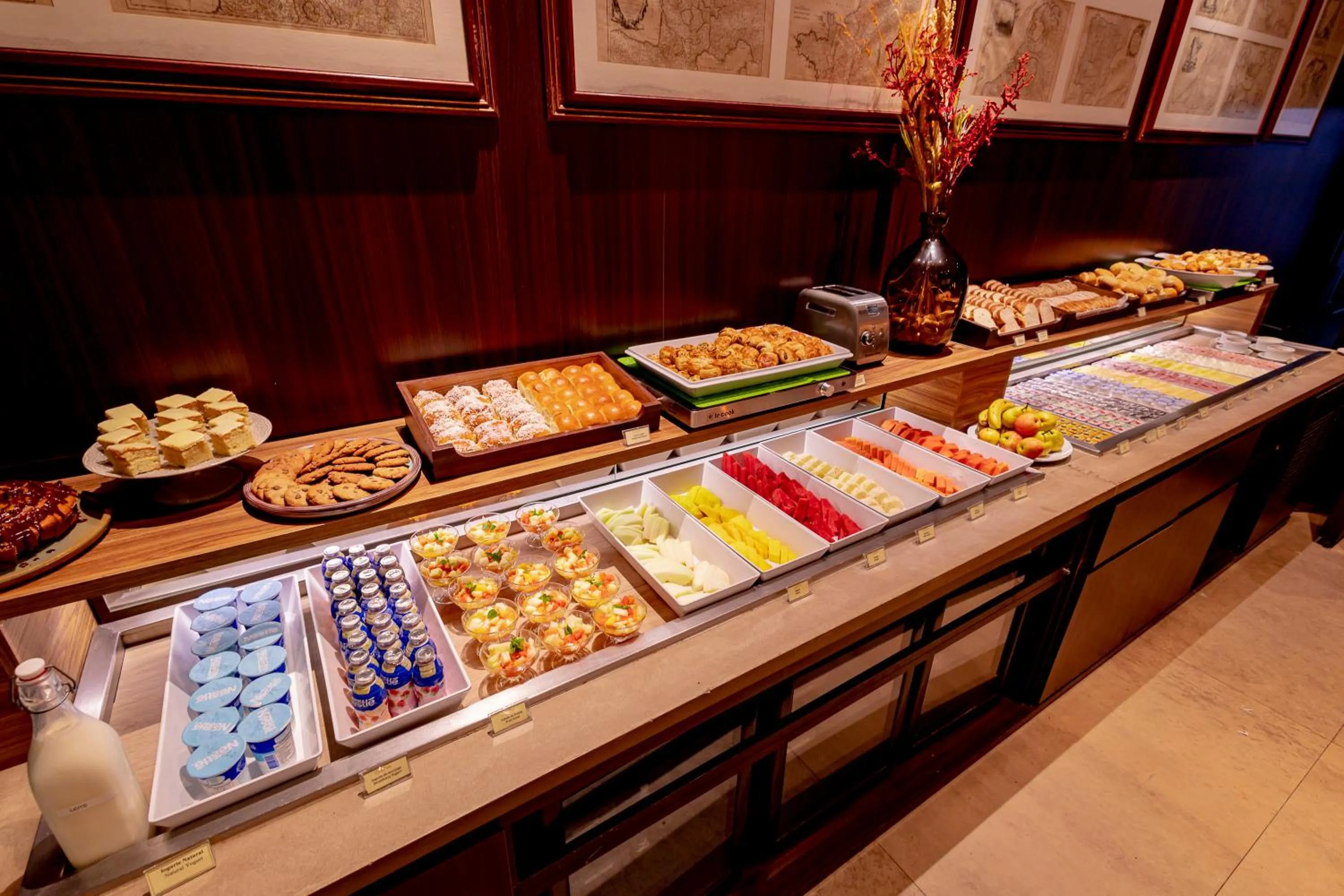 Buffet breakfast in Hotel Cadoro São Paulo