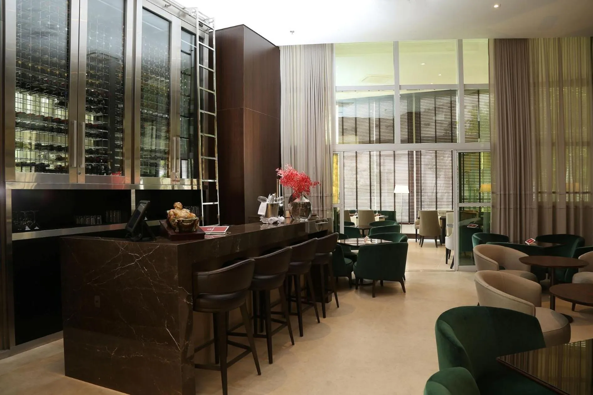 Lounge or bar in Hotel Cadoro São Paulo
