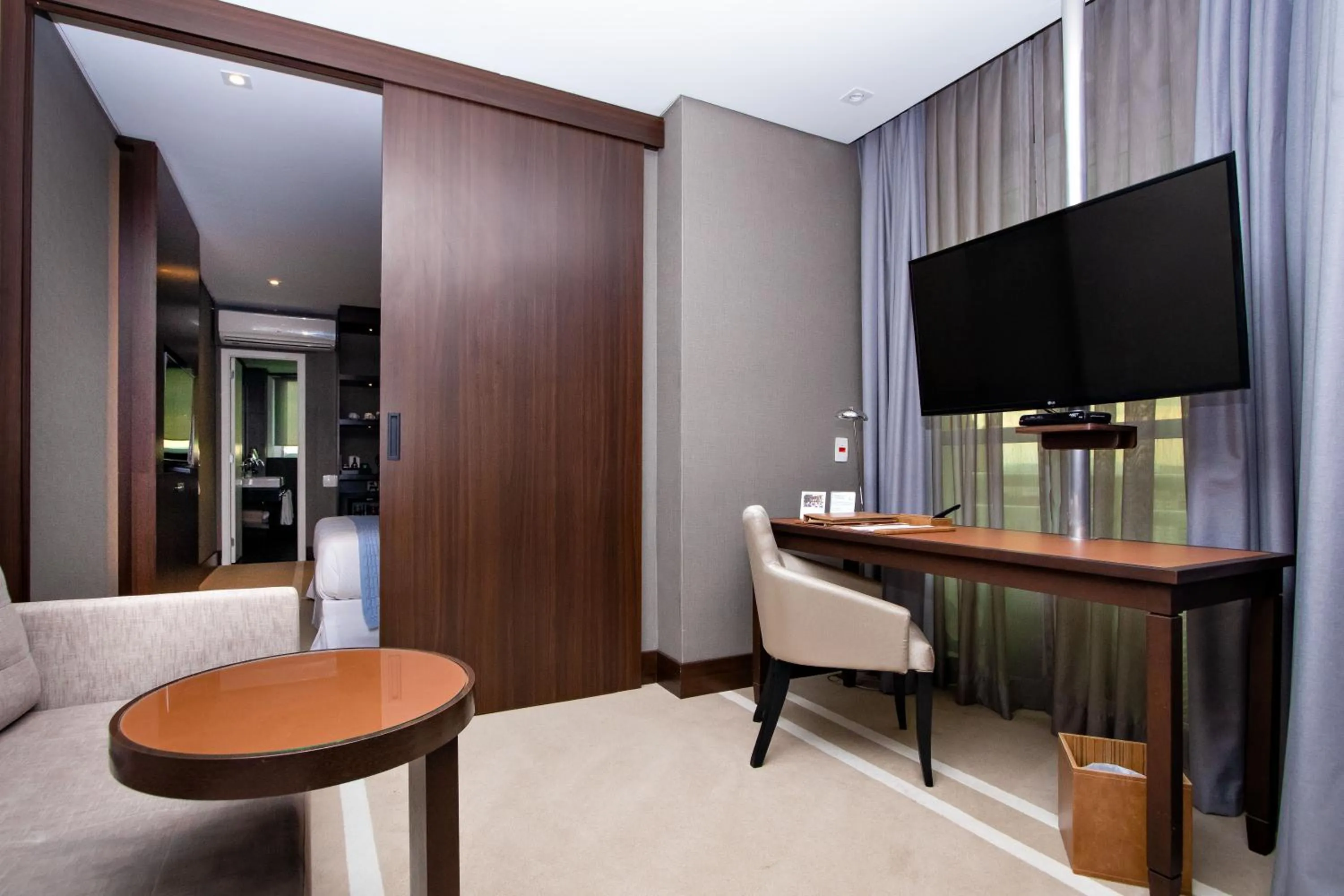 TV and multimedia in Hotel Cadoro São Paulo