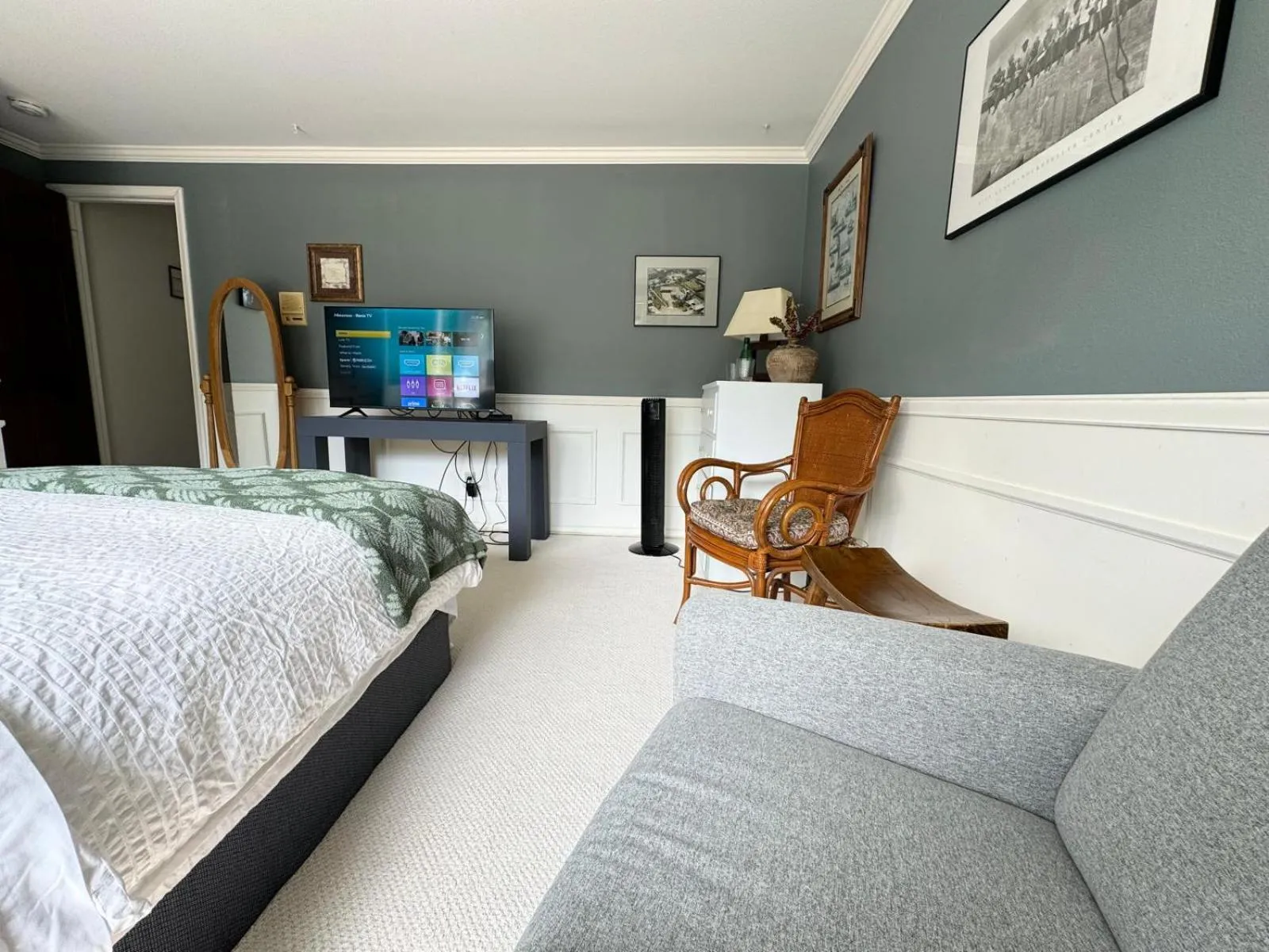 Seating area, Bed in Villa Rivarola