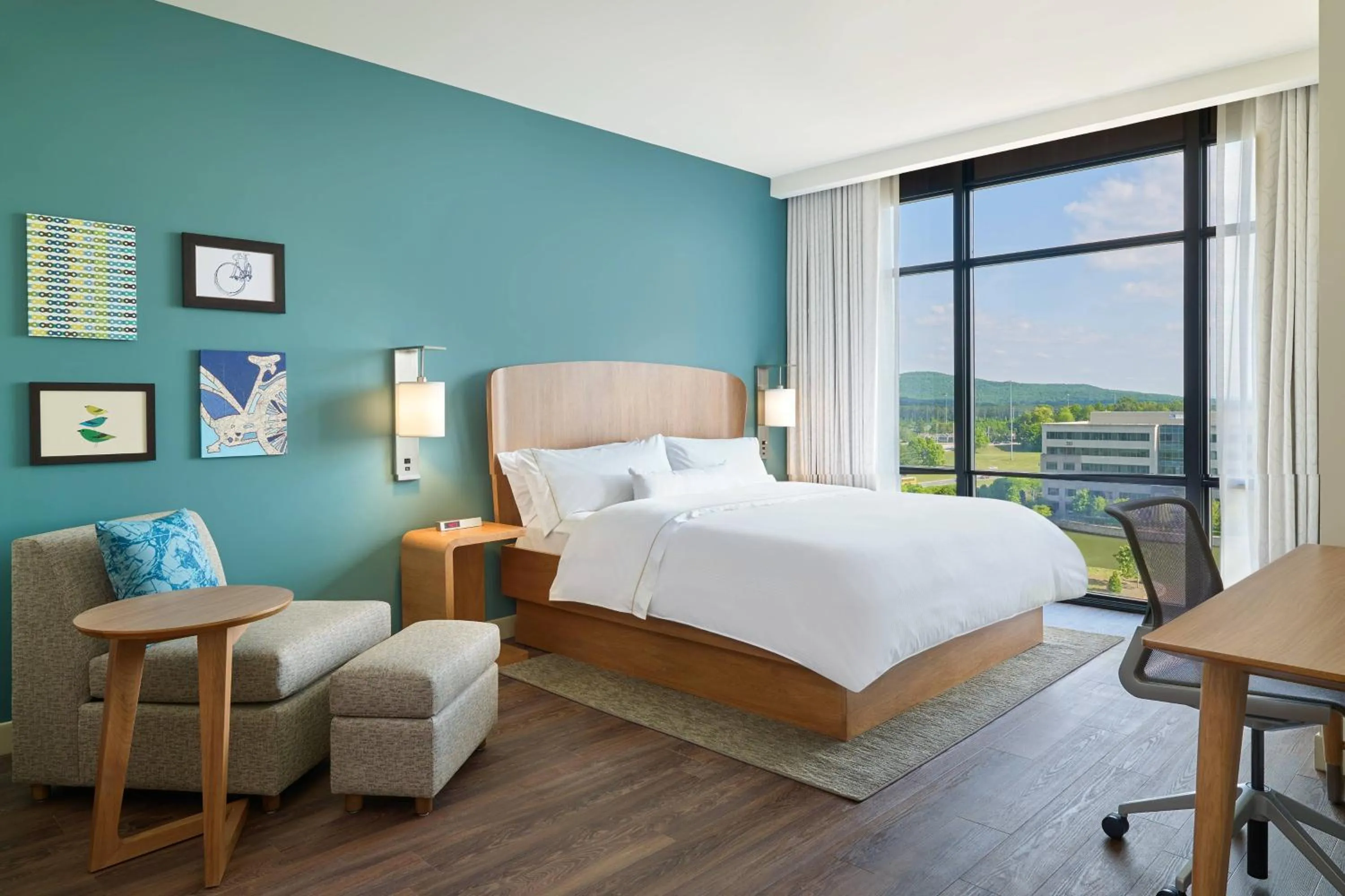 Photo of the whole room, Bed in Element Huntsville