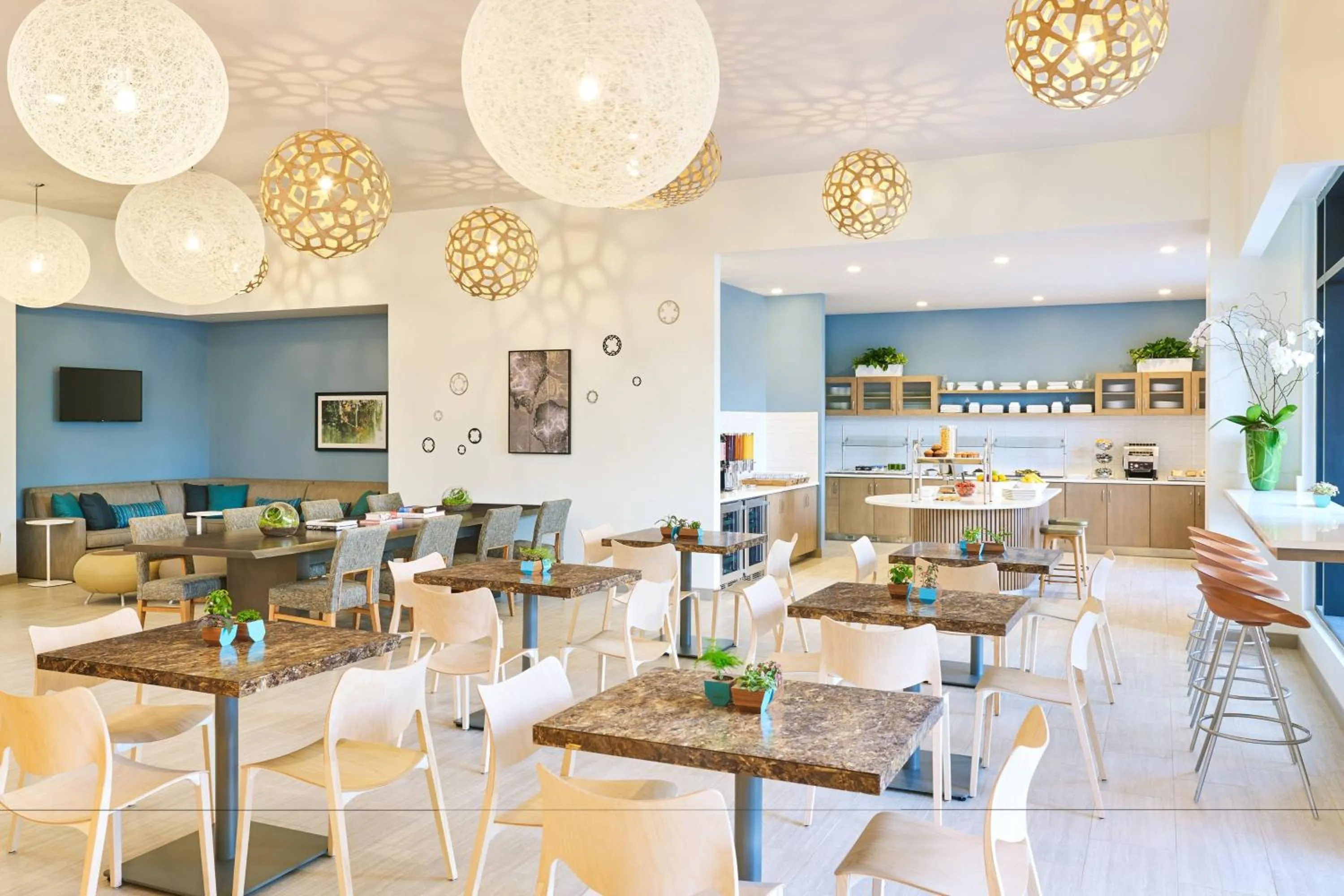 Restaurant/places to eat in Element Huntsville