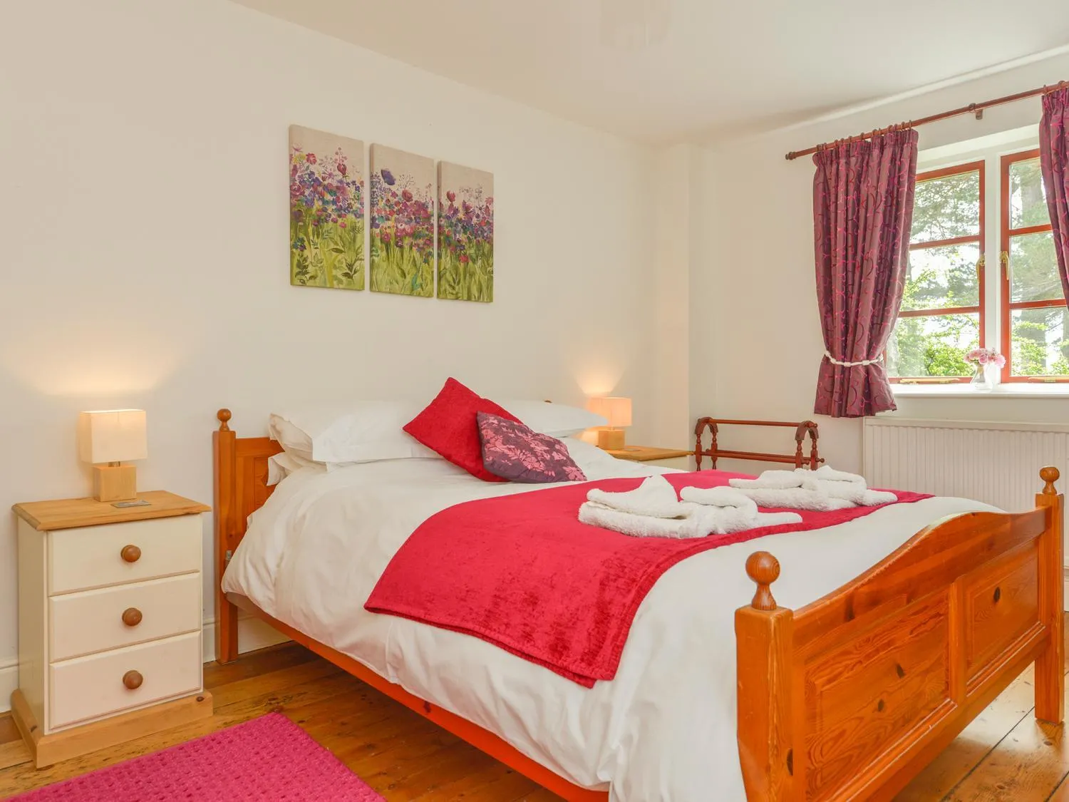 Bed in Ludgate Cottage