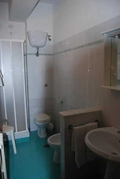 Bathroom in Hotel Etruria