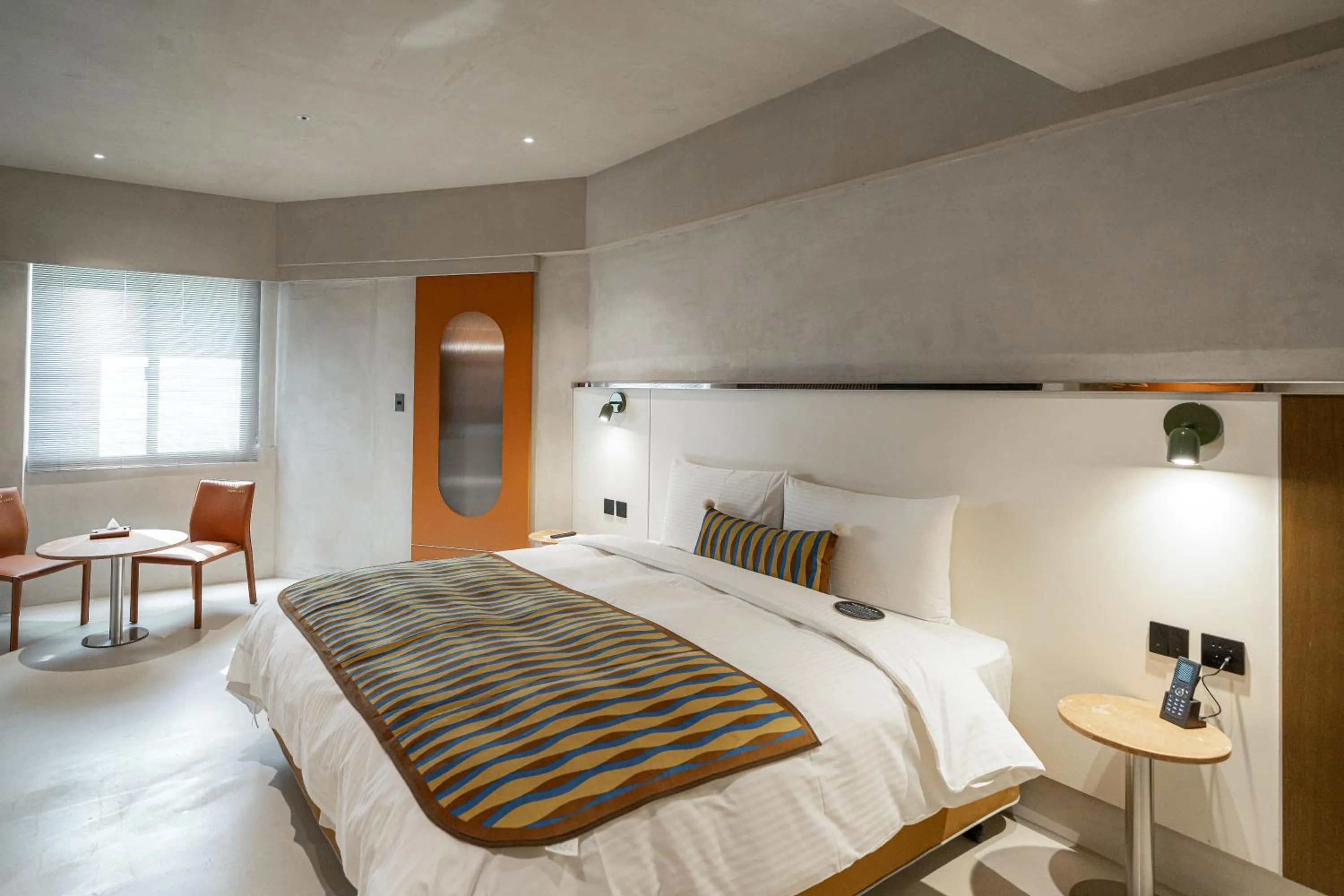 Photo of the whole room, Bed in PAPO'A Labs