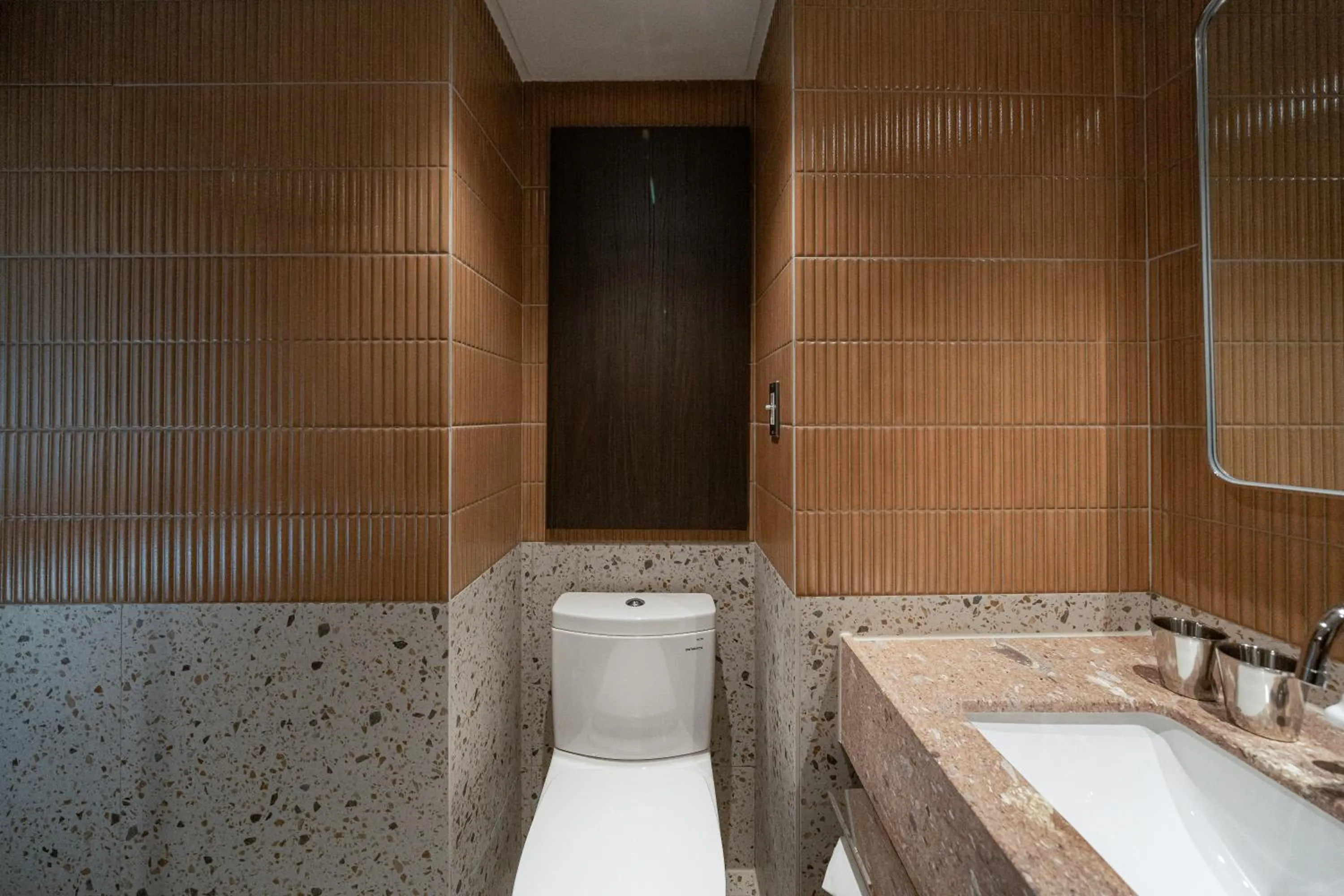 Toilet in PAPO'A Labs