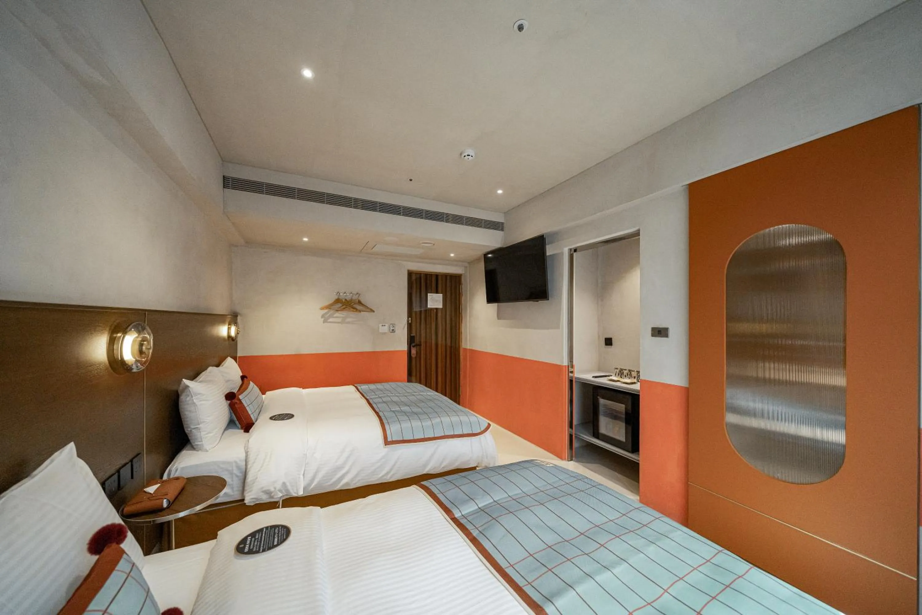 Photo of the whole room, Bed in PAPO'A Labs