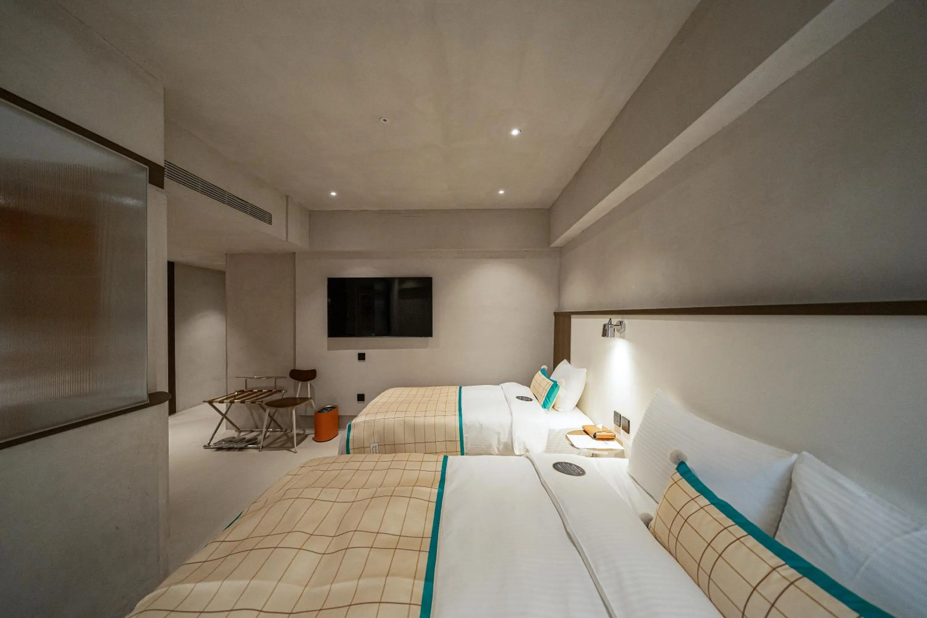 Photo of the whole room, Bed in PAPO'A Labs