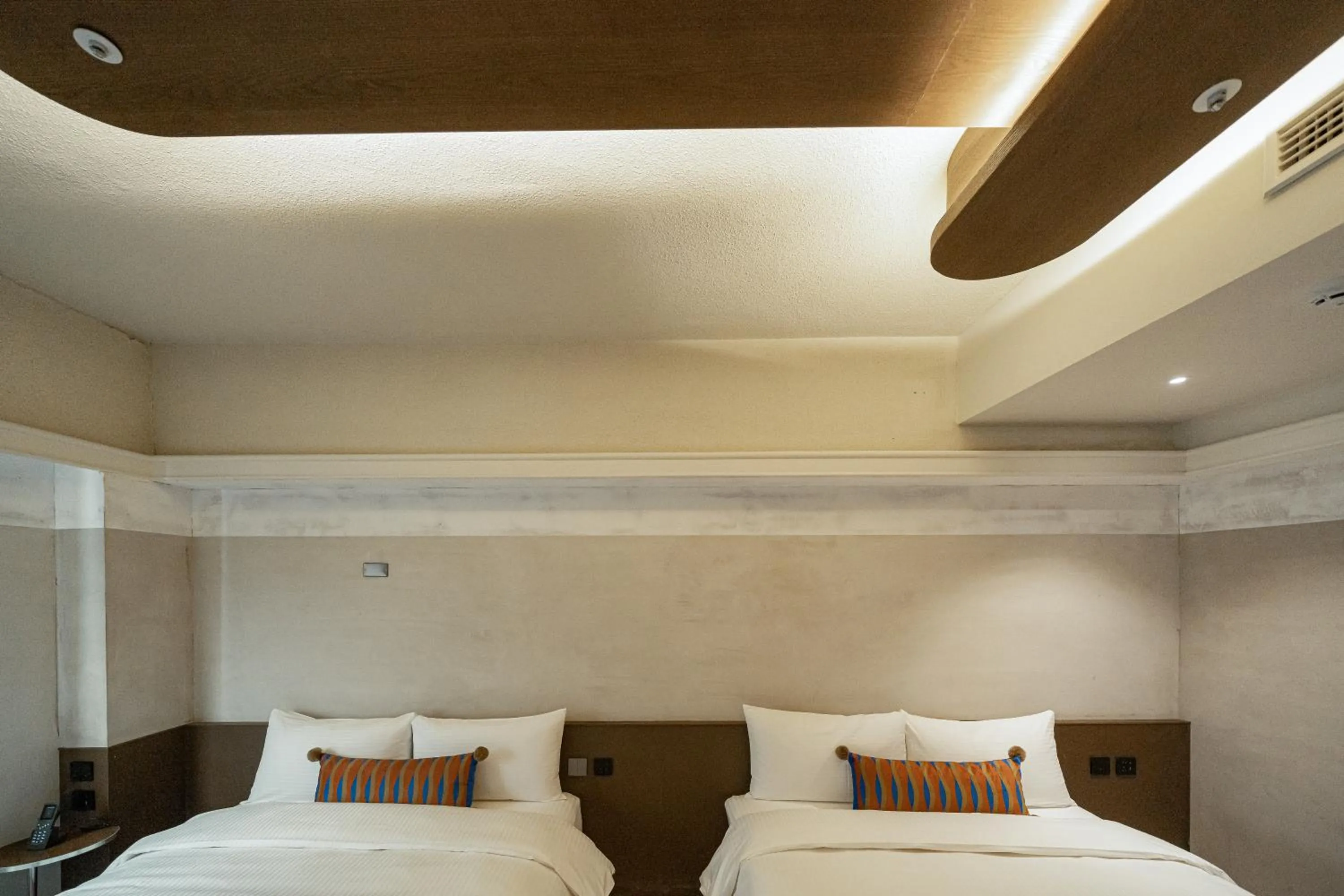 Photo of the whole room, Bed in PAPO'A Labs