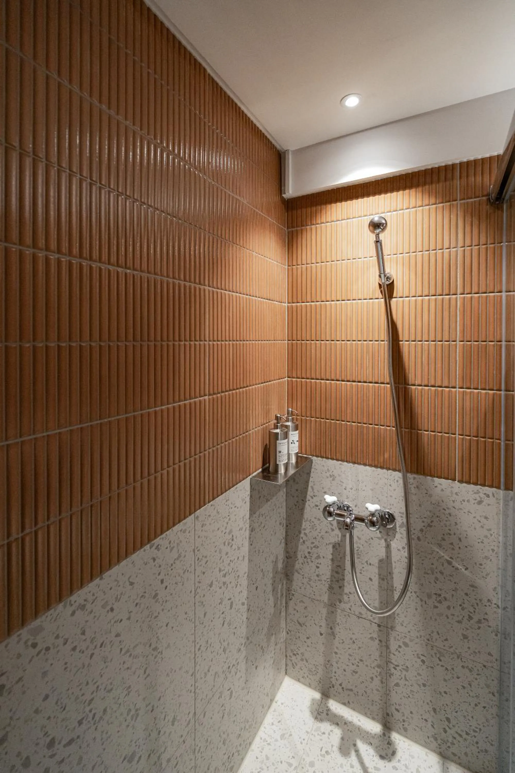 Shower in PAPO'A Labs