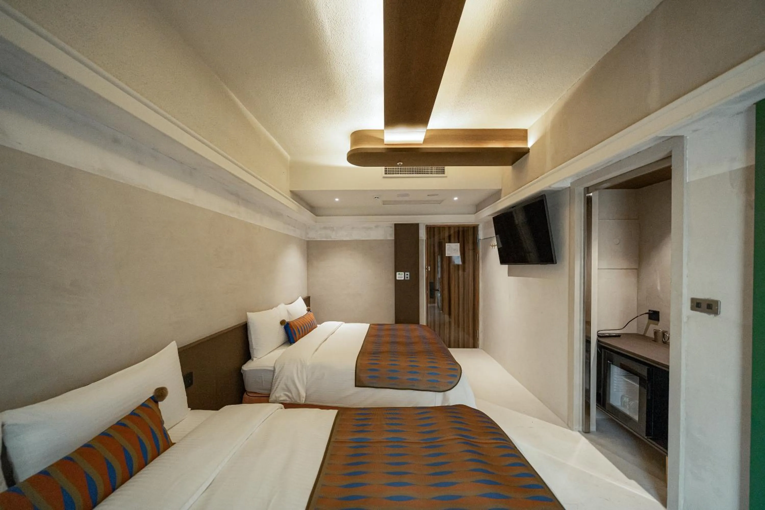 Photo of the whole room, Bed in PAPO'A Labs