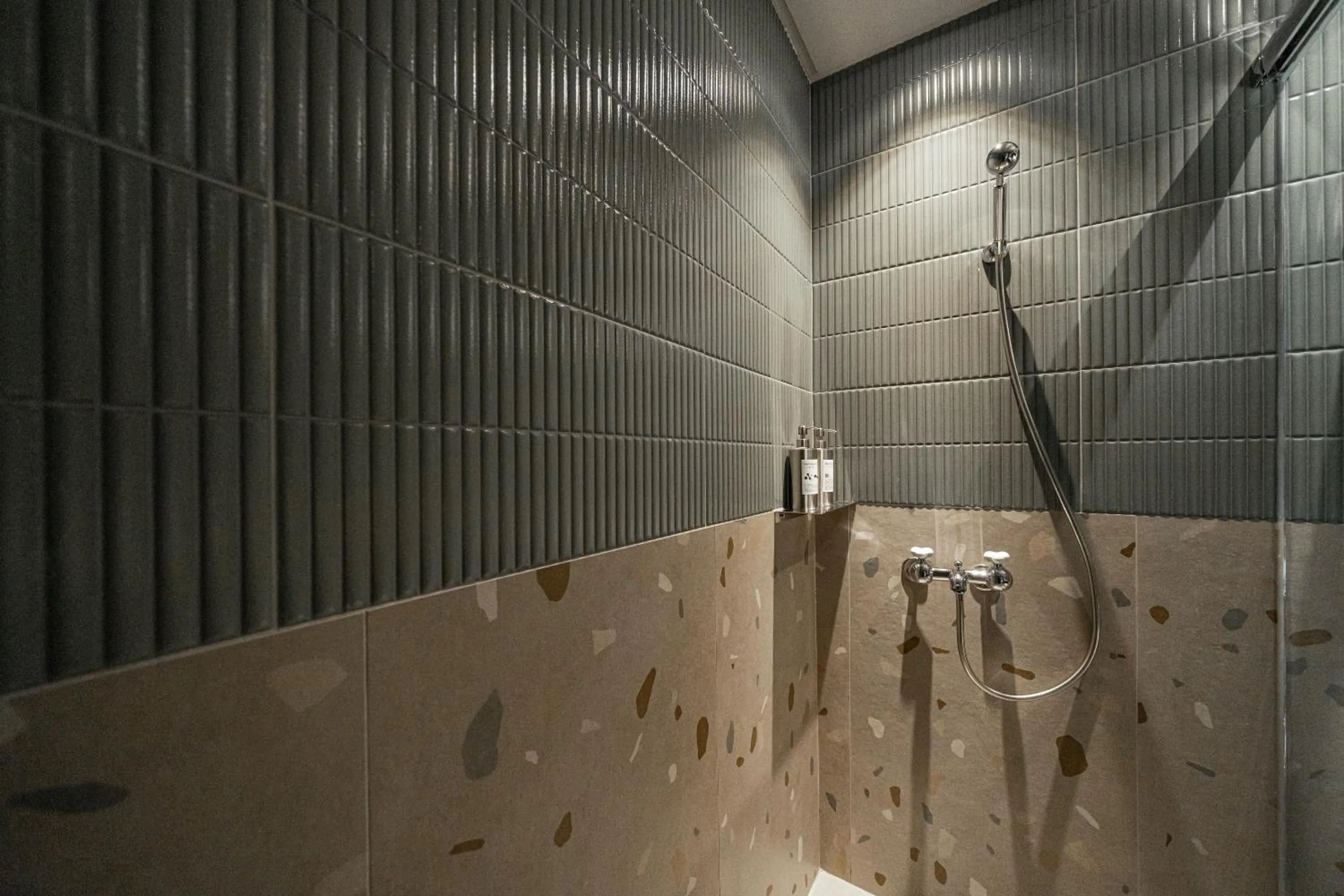 Shower in PAPO'A Labs