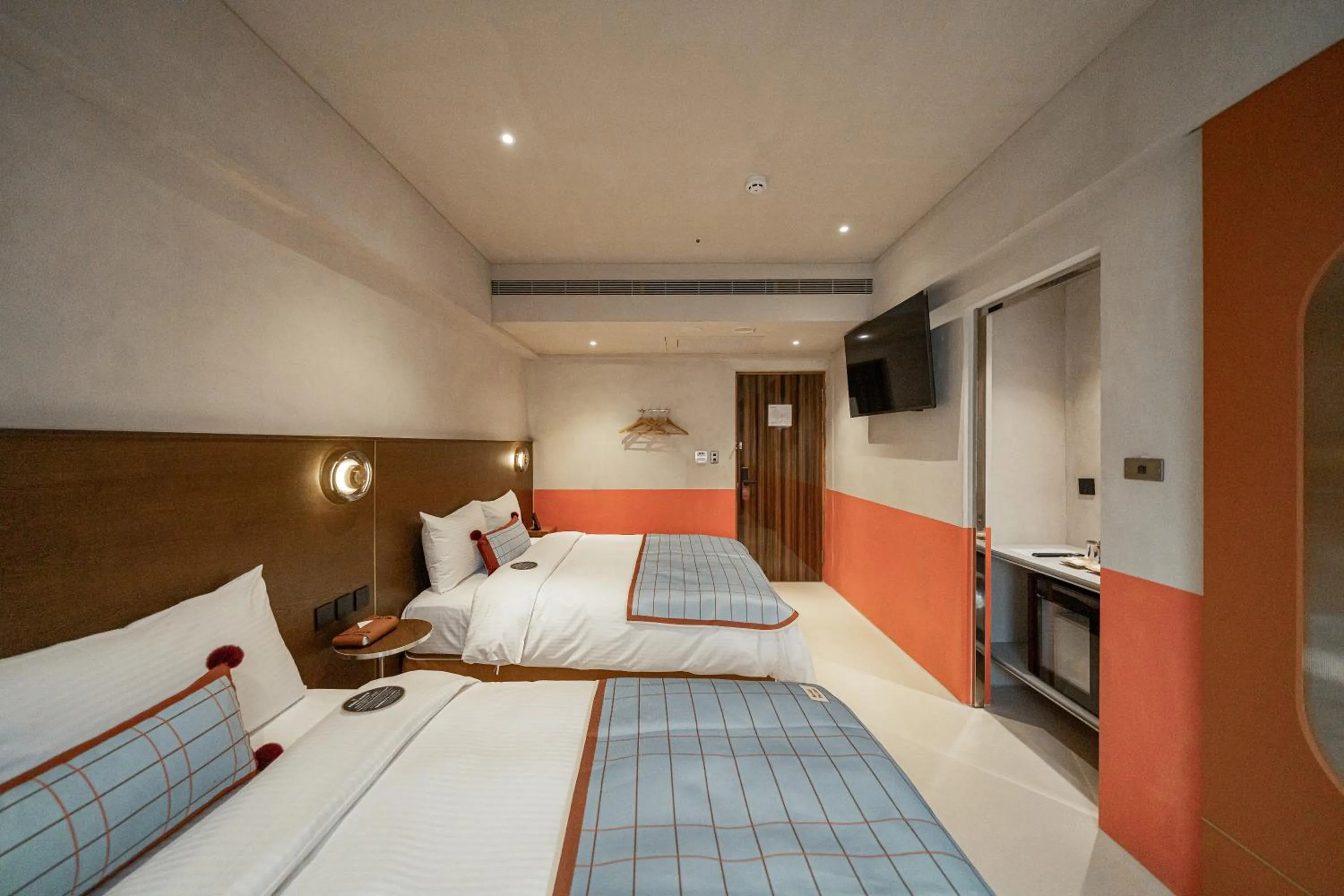 Photo of the whole room, Bed in PAPO'A Labs