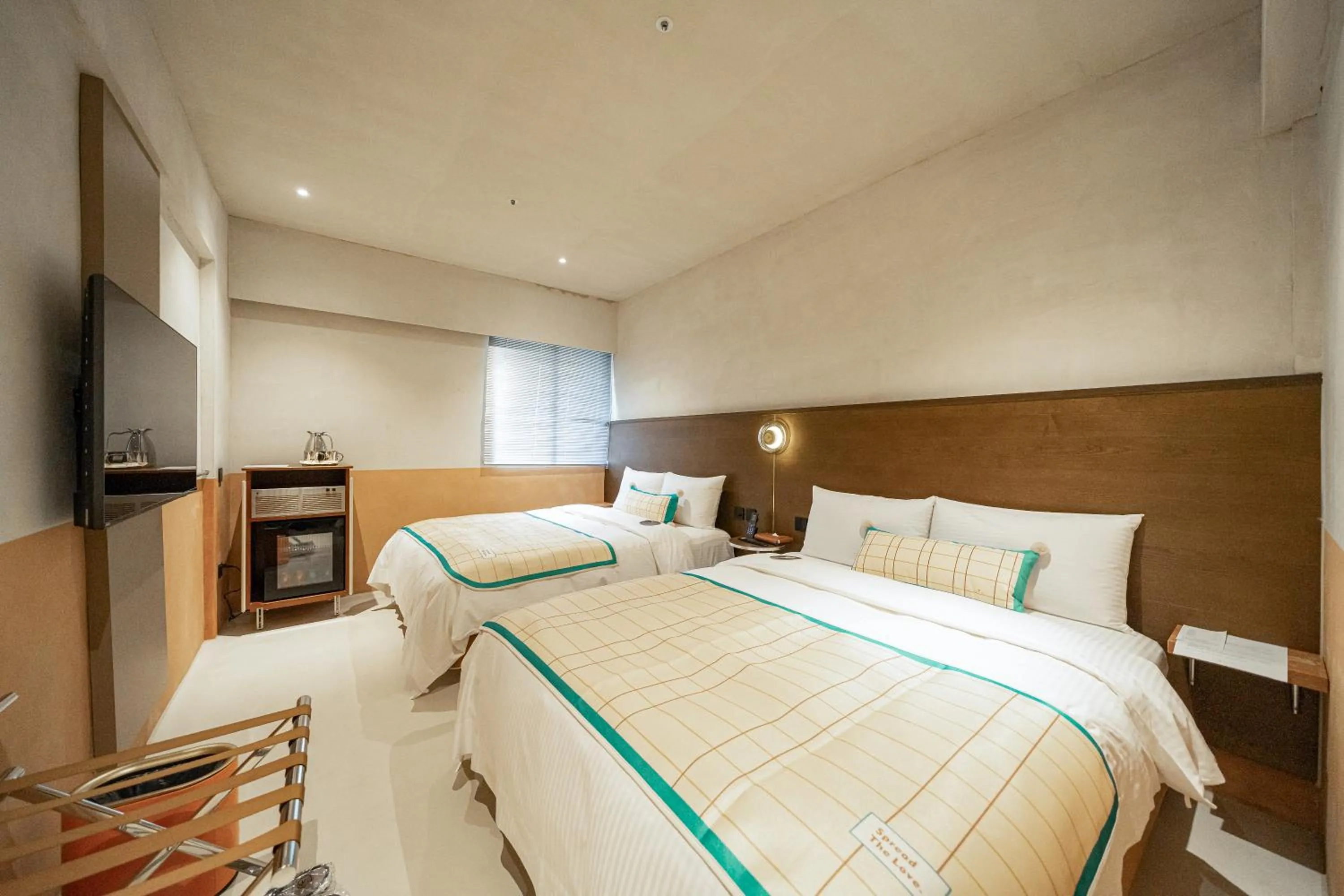 Photo of the whole room, Bed in PAPO'A Labs