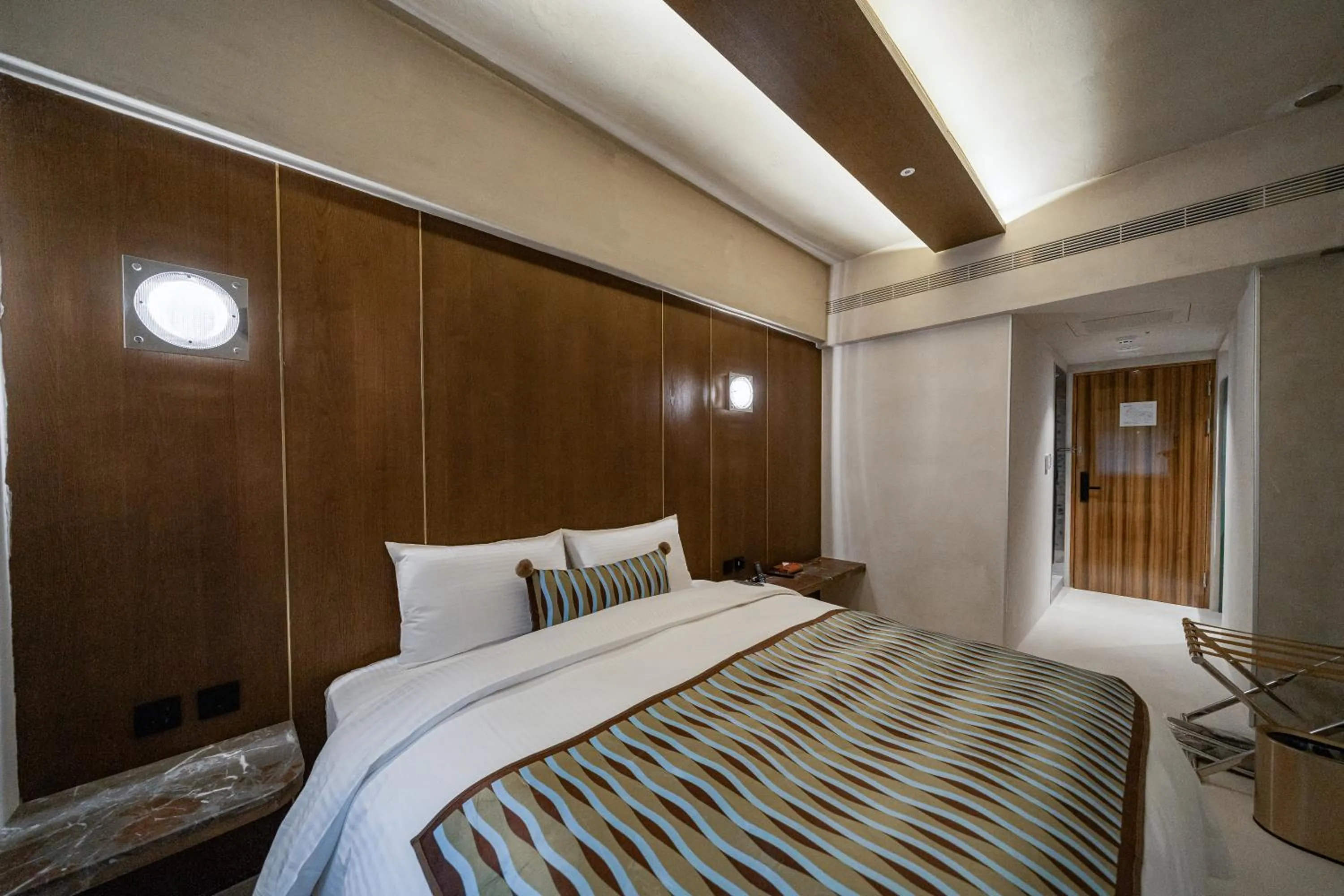 Photo of the whole room, Bed in PAPO'A Labs