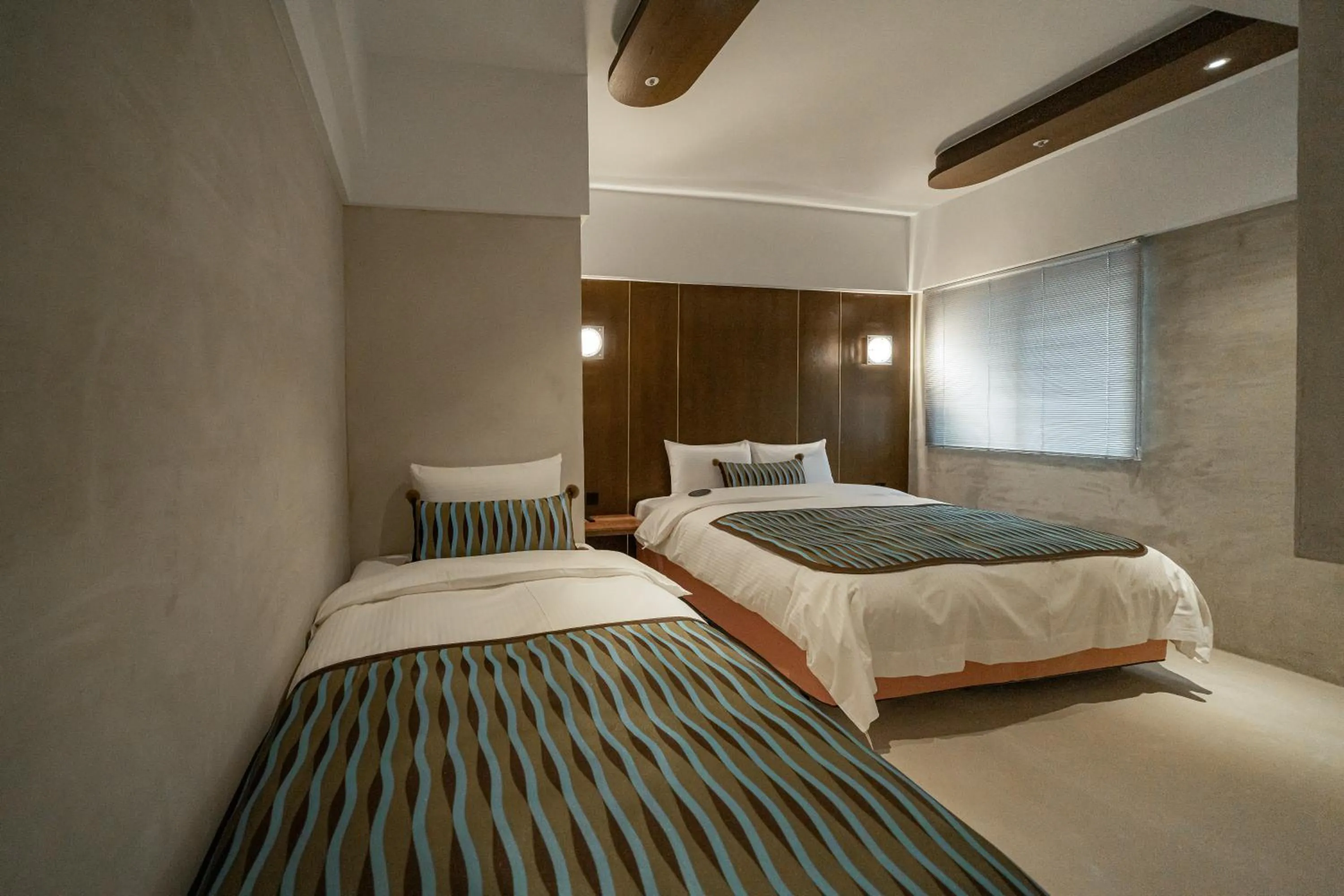 Photo of the whole room, Bed in PAPO'A Labs