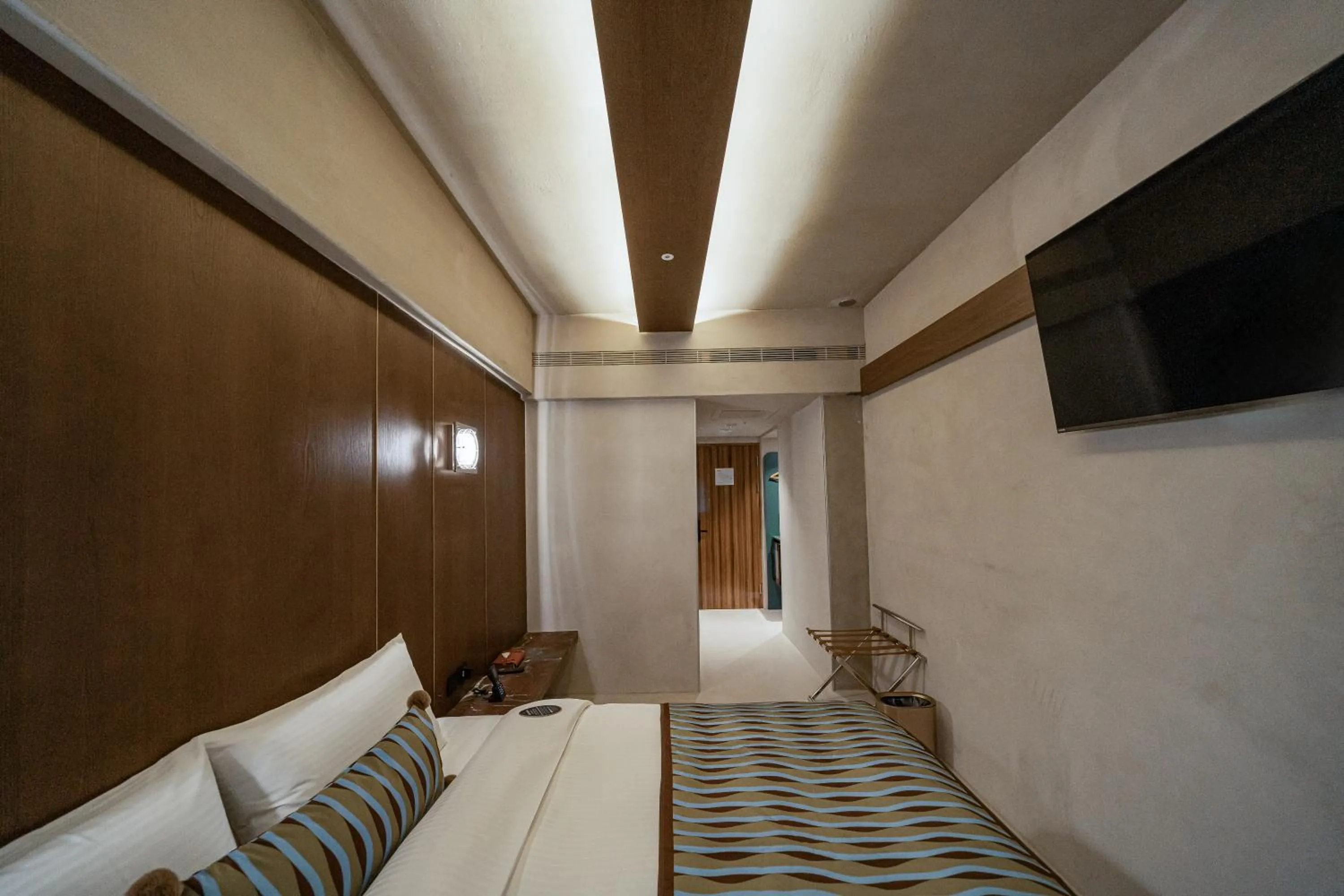 Photo of the whole room, Bed in PAPO'A Labs