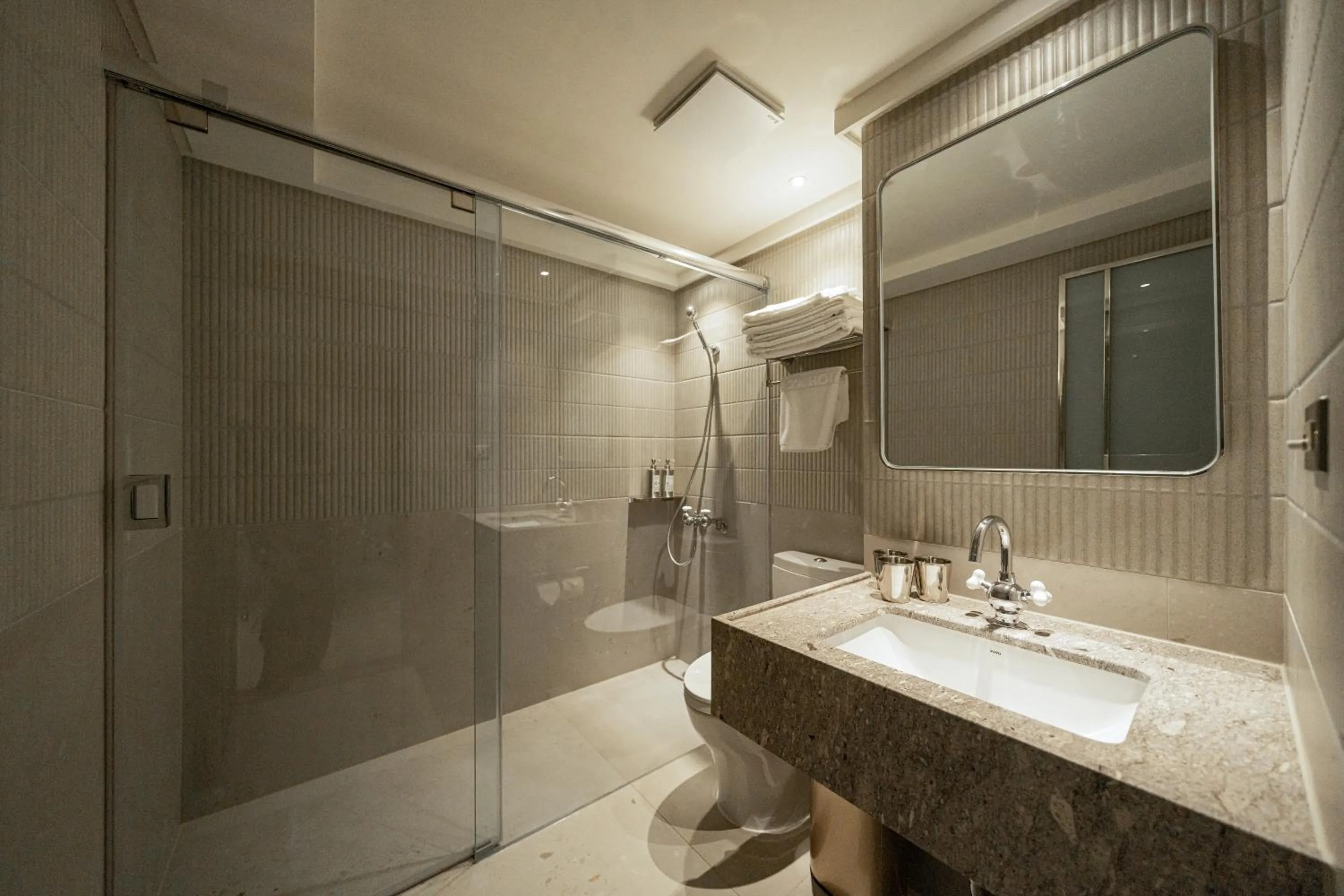 Bathroom in PAPO'A Labs