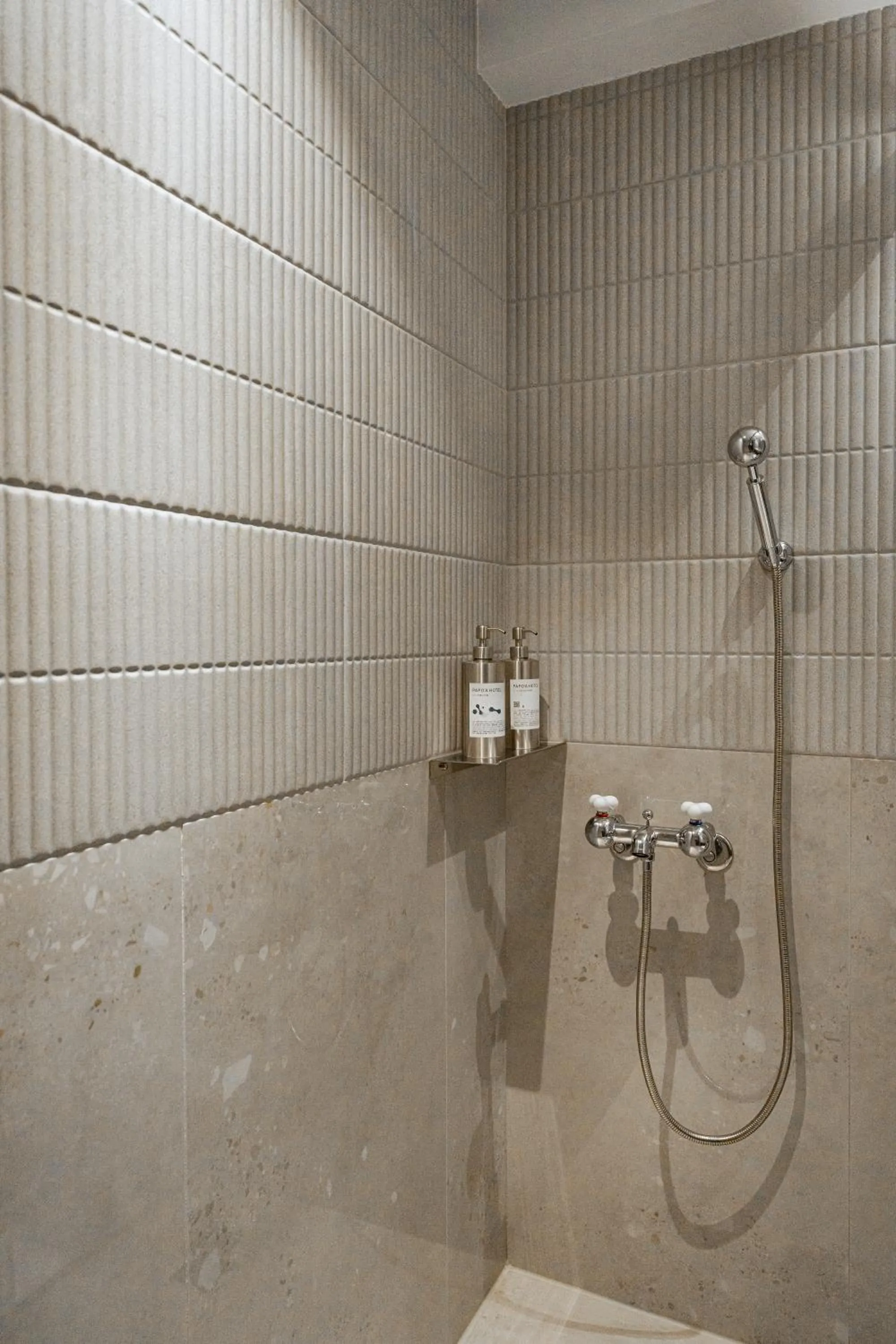 Shower in PAPO'A Labs