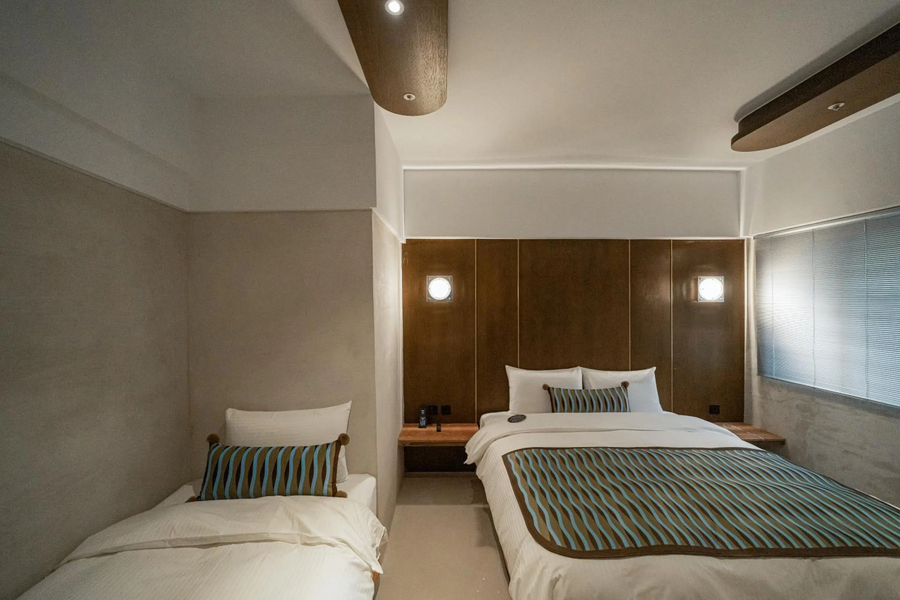 Photo of the whole room, Bed in PAPO'A Labs