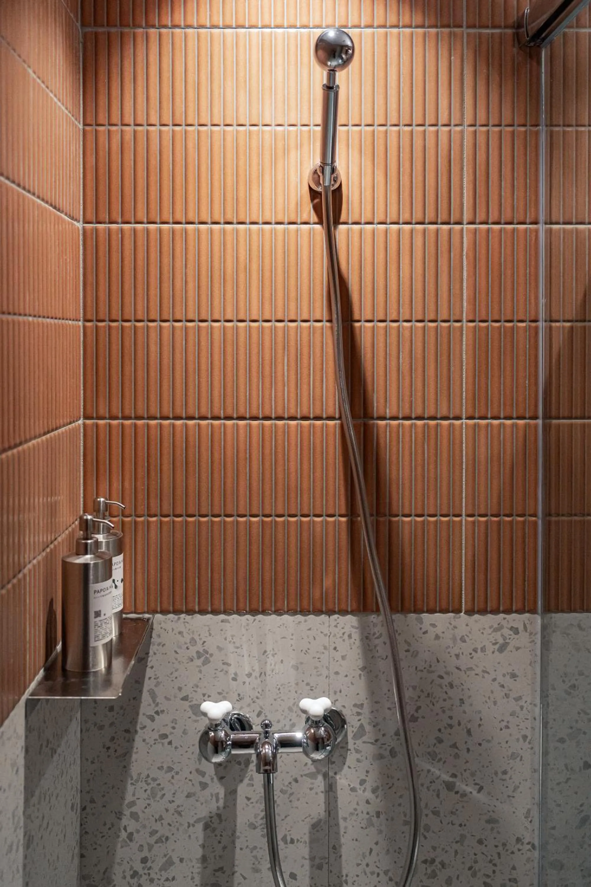 Shower in PAPO'A Labs