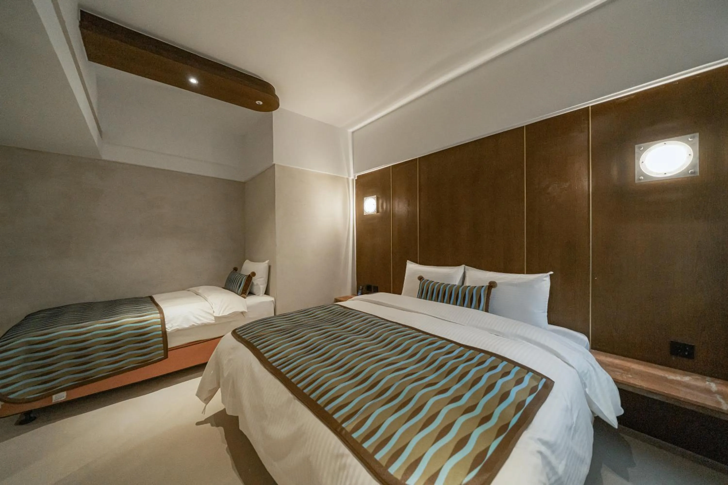 Photo of the whole room, Bed in PAPO'A Labs