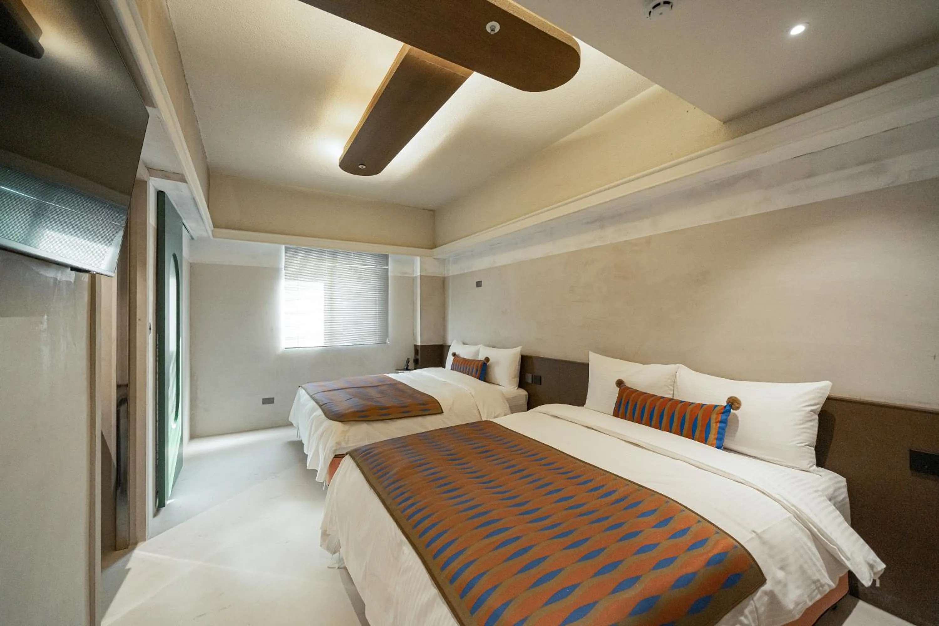Photo of the whole room, Bed in PAPO'A Labs