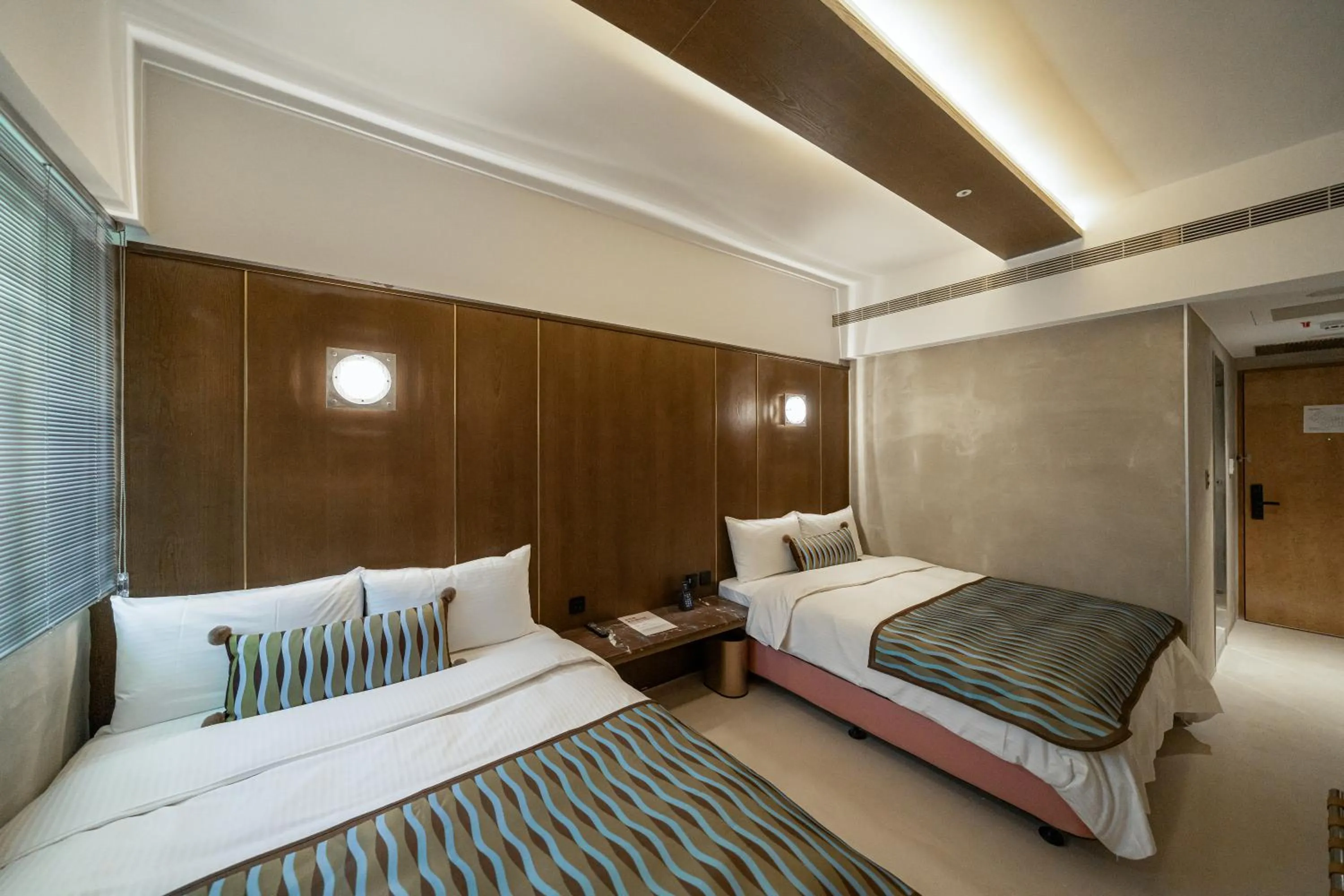 Photo of the whole room, Bed in PAPO'A Labs