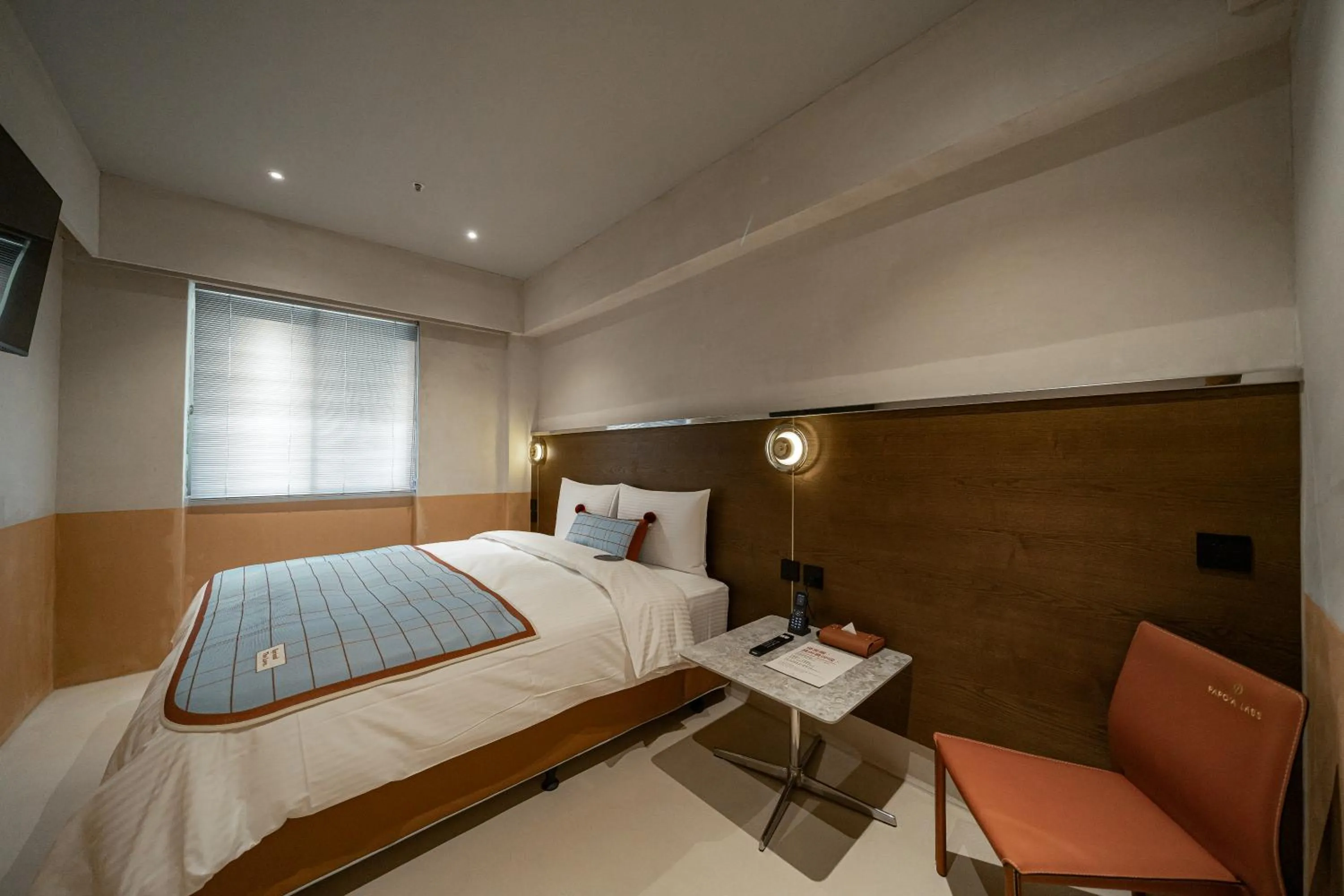 Photo of the whole room, Bed in PAPO'A Labs