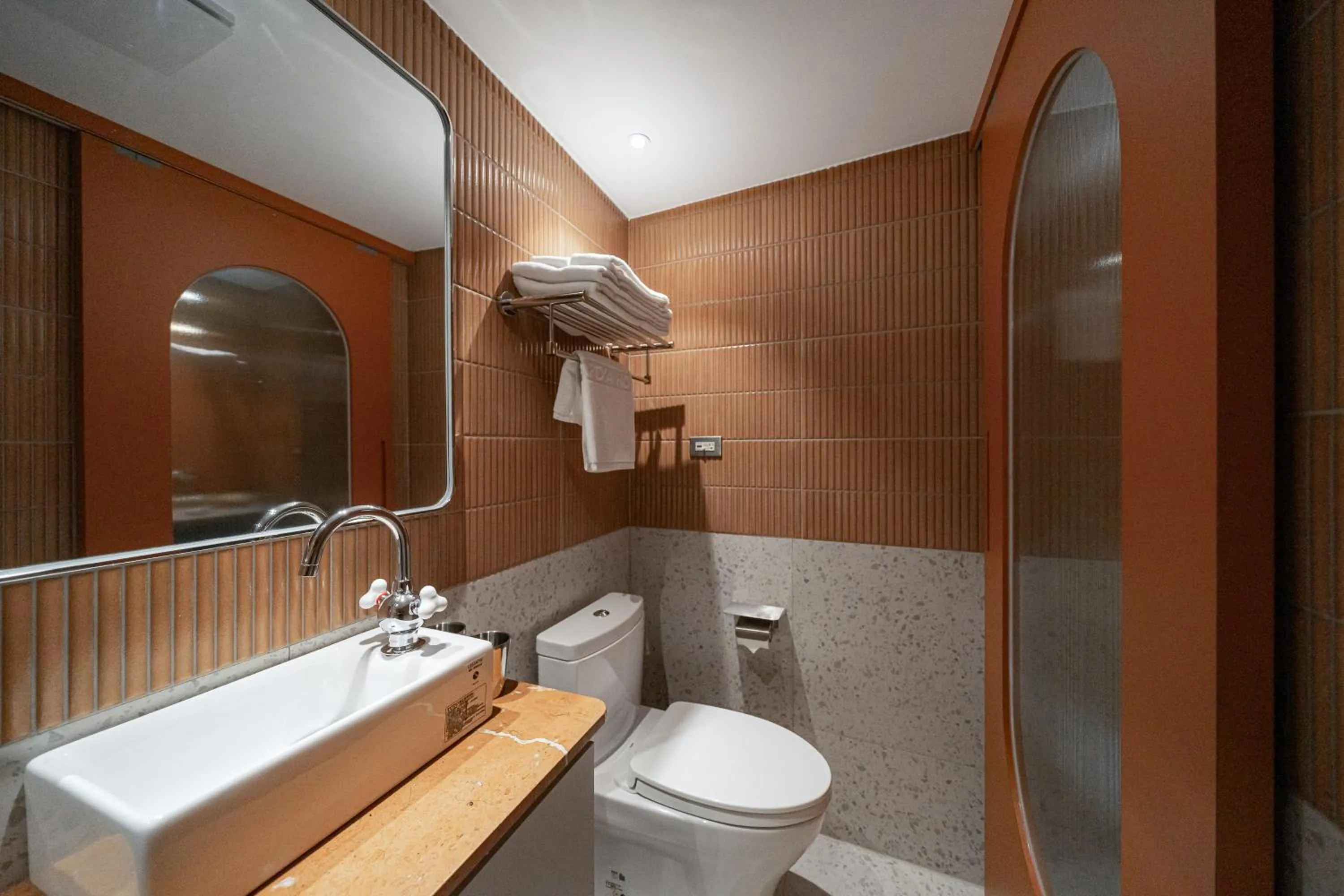 Bathroom in PAPO'A Labs