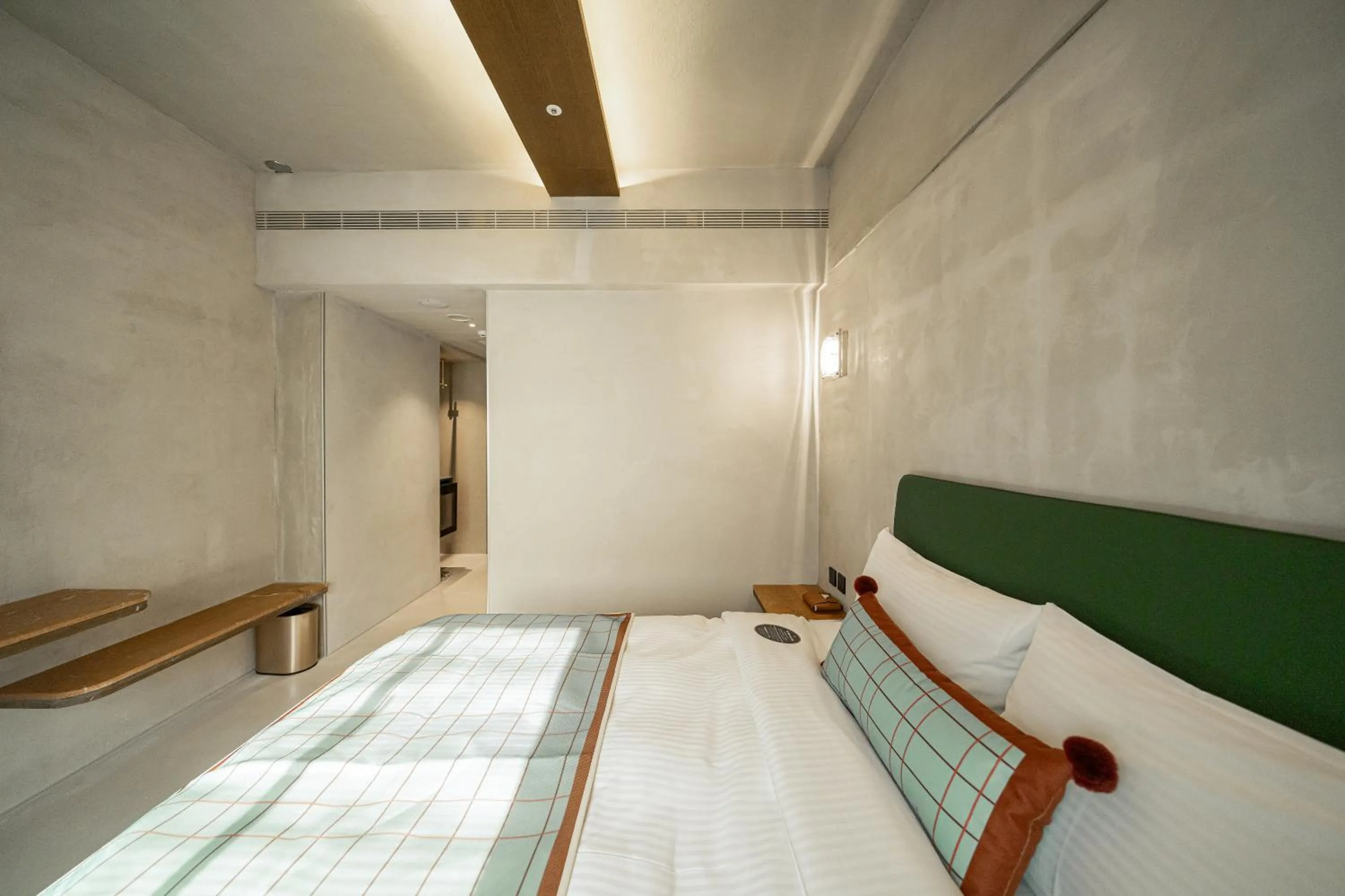 Photo of the whole room, Bed in PAPO'A Labs