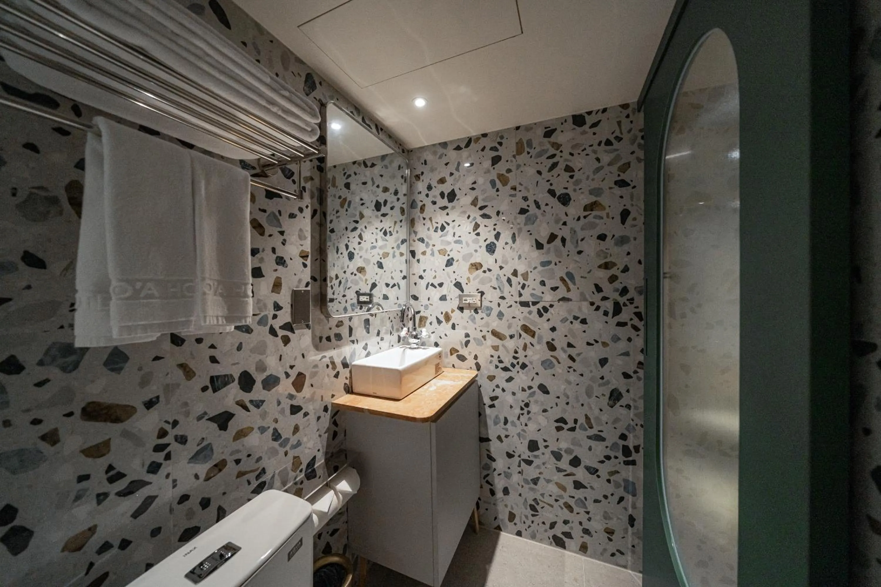 Bathroom in PAPO'A Labs