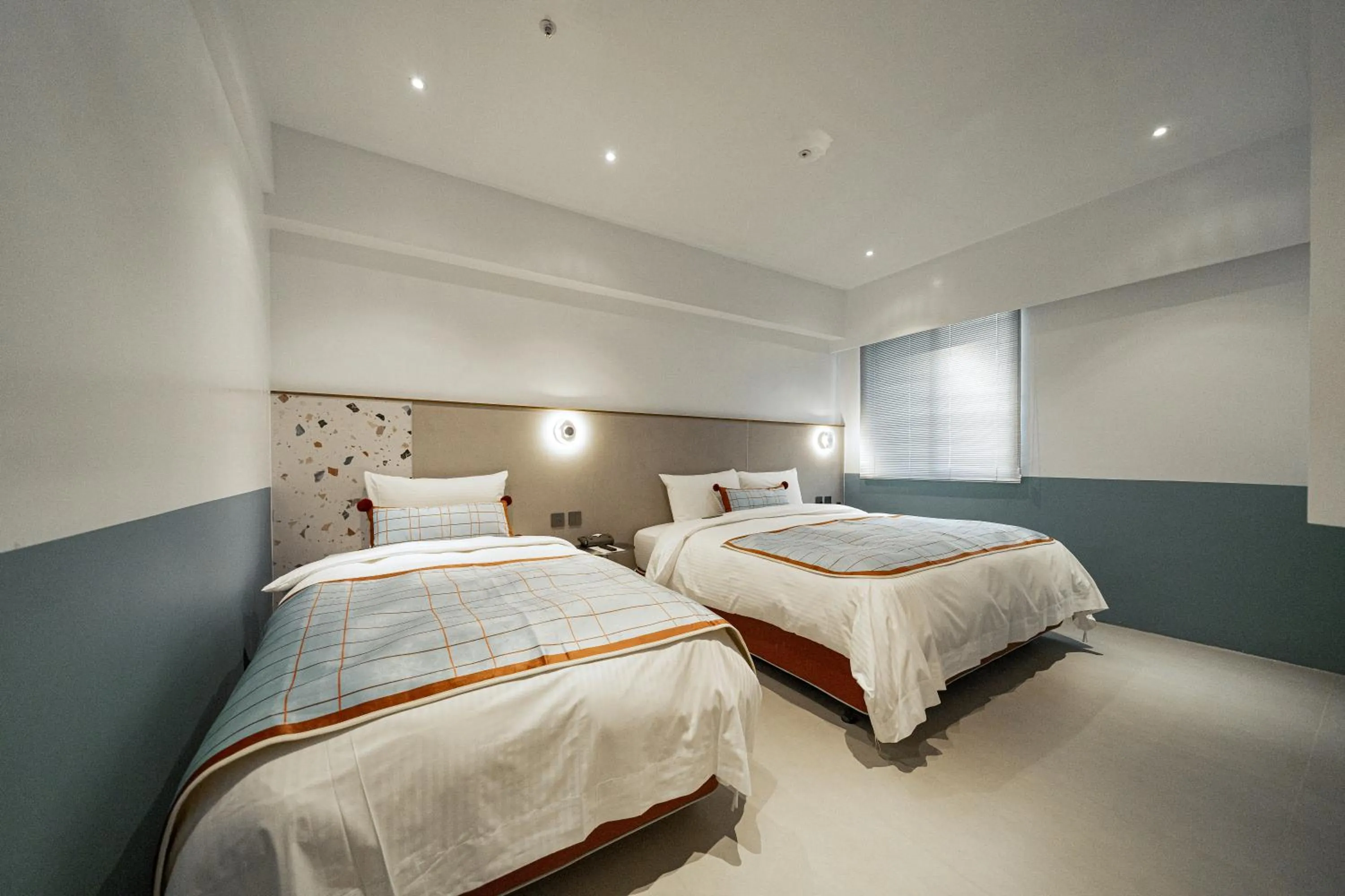Photo of the whole room, Bed in PAPO'A Labs