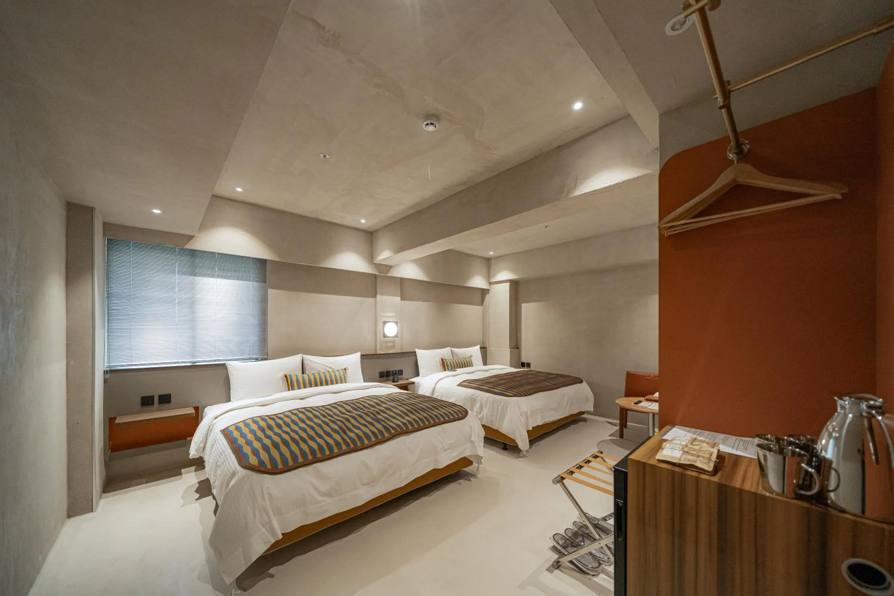 Photo of the whole room, Bed in PAPO'A Labs
