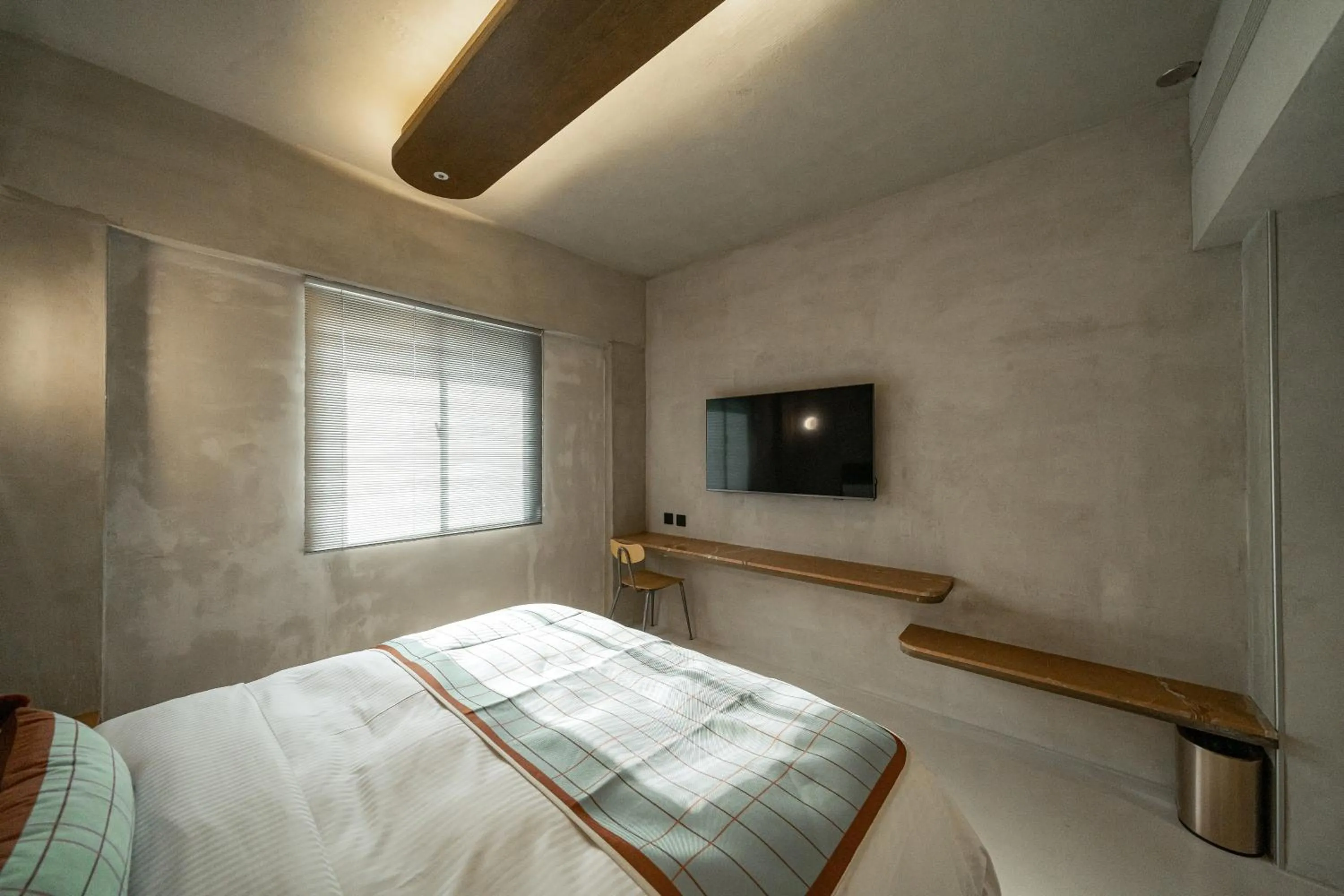 Photo of the whole room, Bed in PAPO'A Labs