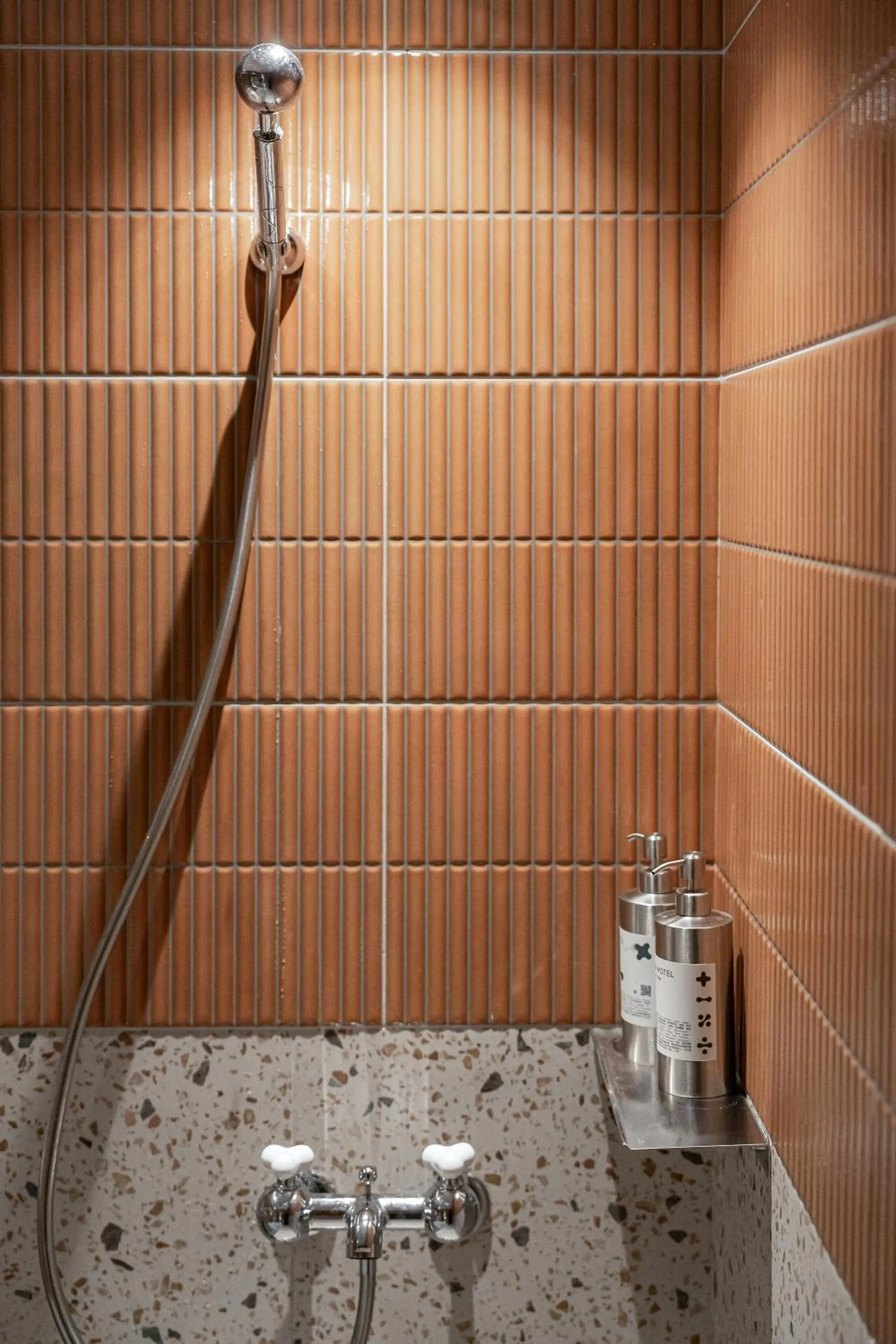 Shower in PAPO'A Labs