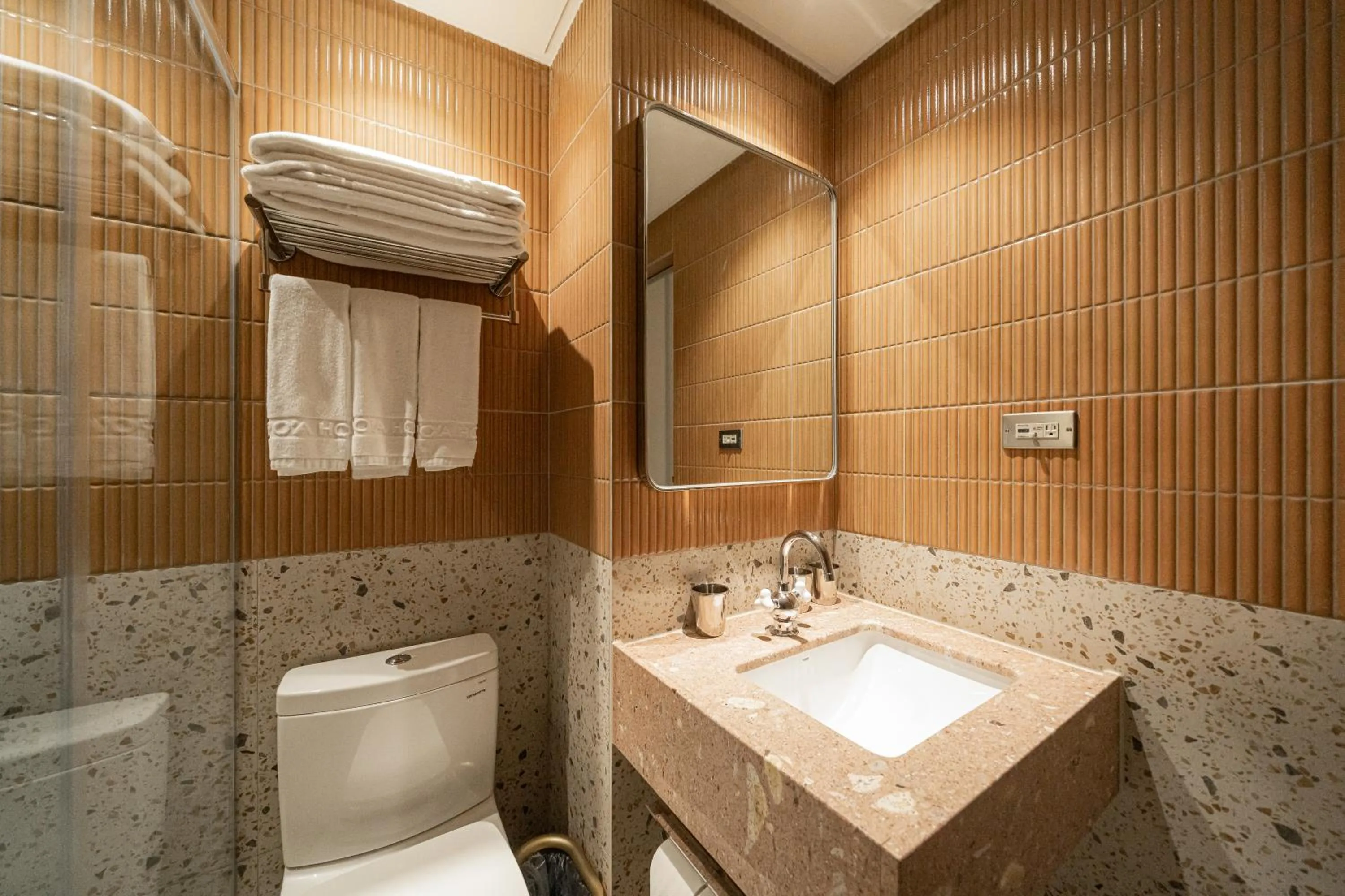 Bathroom in PAPO'A Labs